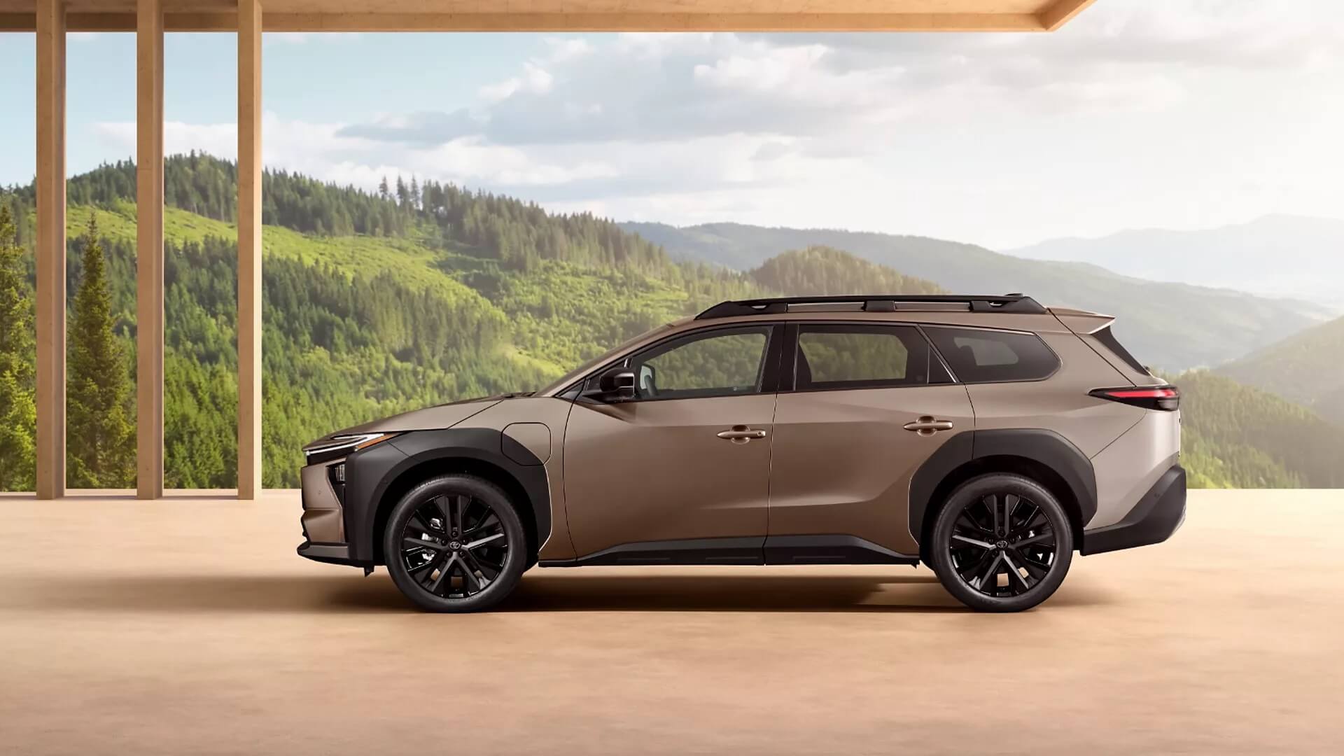 Toyota bZ4X Touring toyota Toyota Walder Zabrze sylwetka boczna na tarasie z widokiem na góry