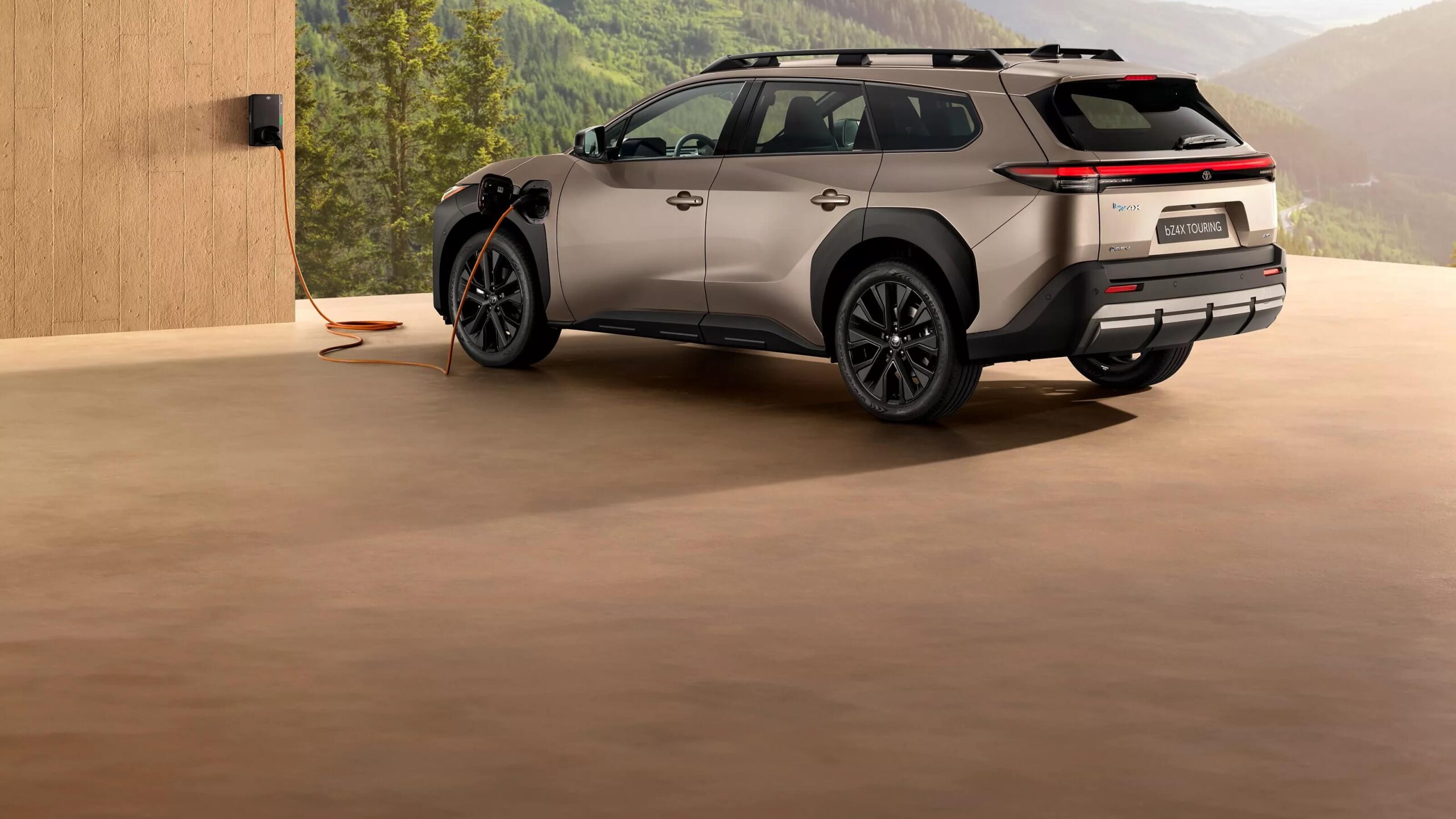 Toyota bZ4X Touring toyota Toyota Walder Zabrze ładowanie na tarasie w leśnym otoczeniu