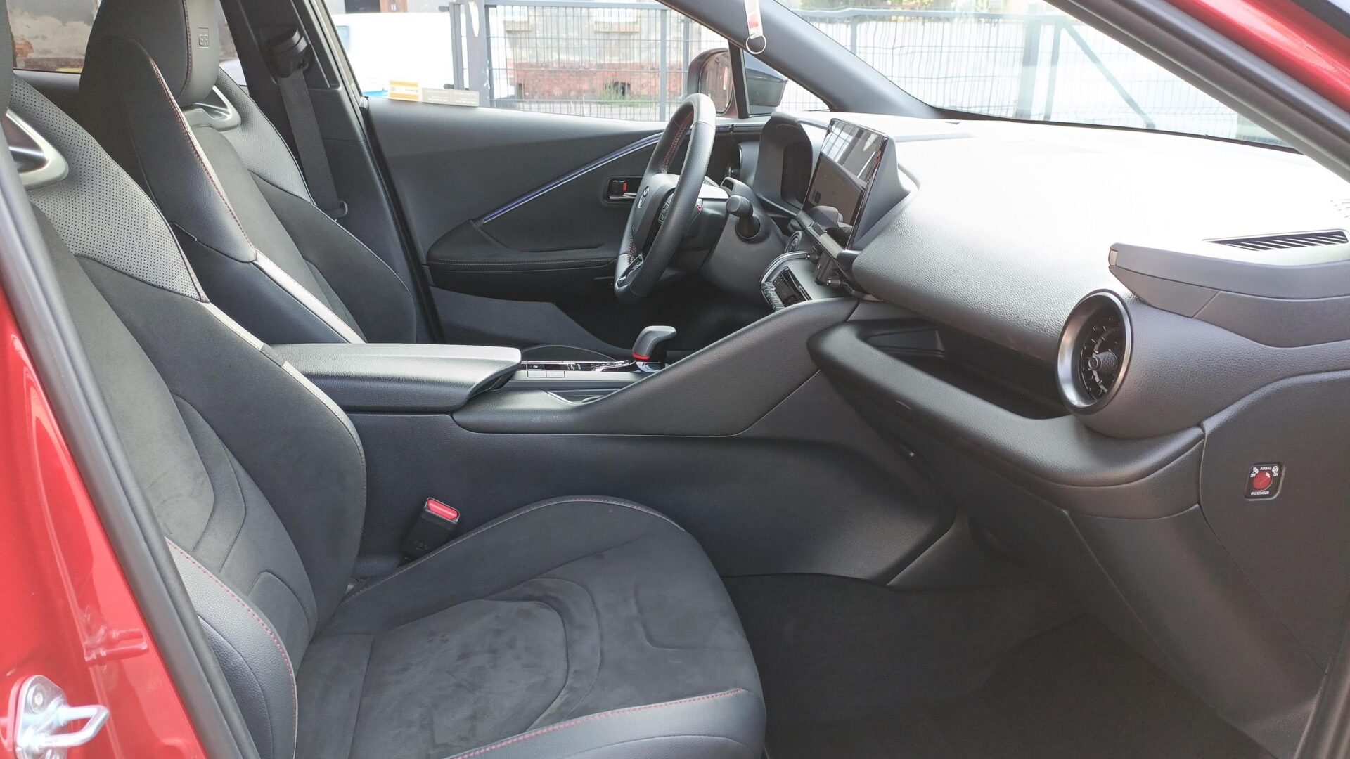 Toyota C-HR - zdjęcie 11