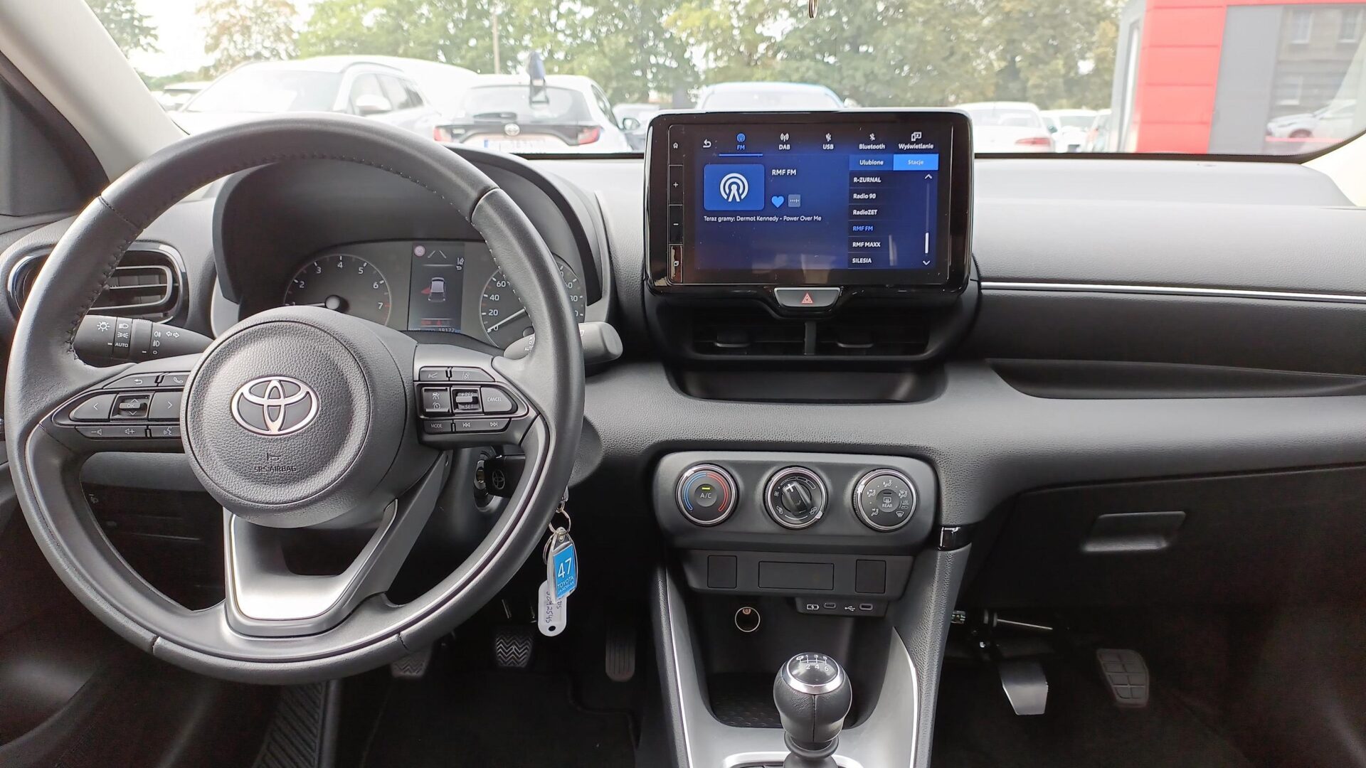 Toyota Yaris - zdjęcie 11