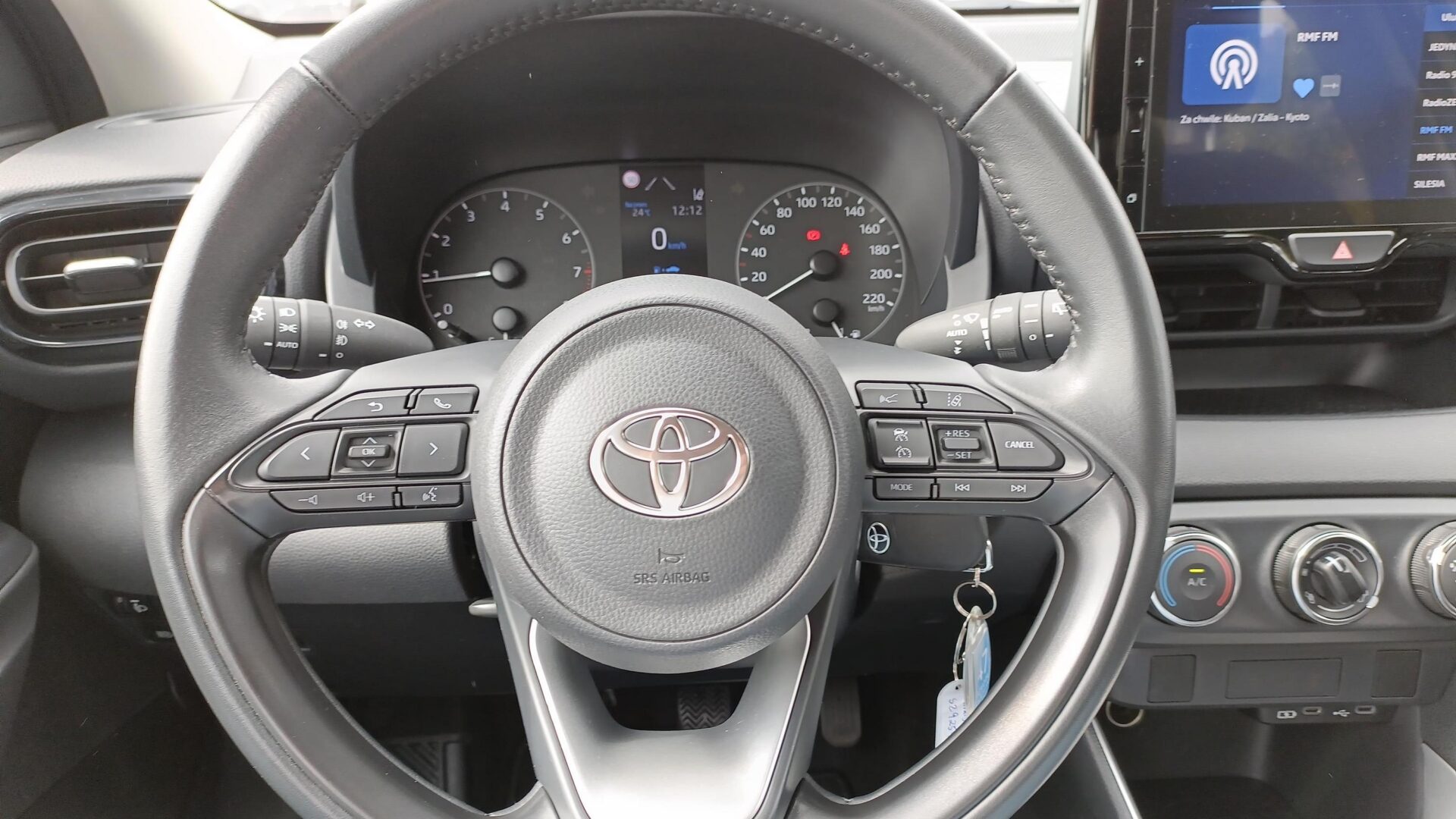 Toyota Yaris - zdjęcie 16