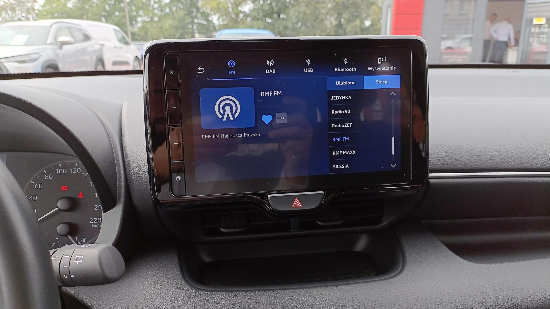 Toyota Yaris - zdjęcie 18