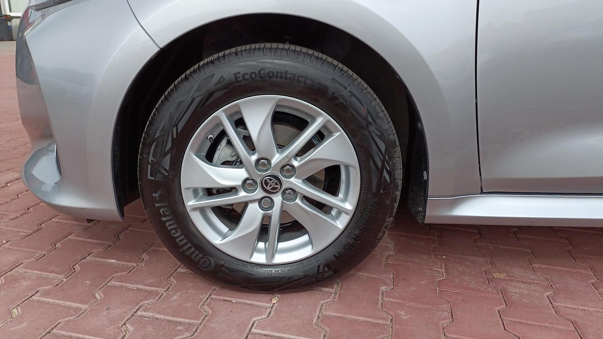 Toyota Yaris - zdjęcie 19