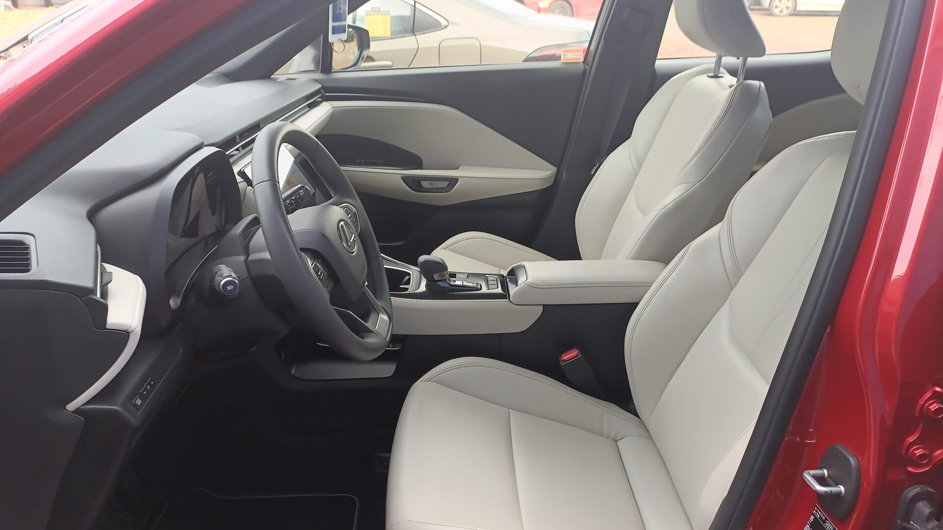 Lexus LBX - zdjęcie 15