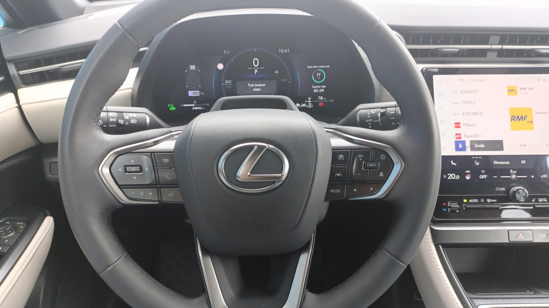 Lexus LBX - zdjęcie 16