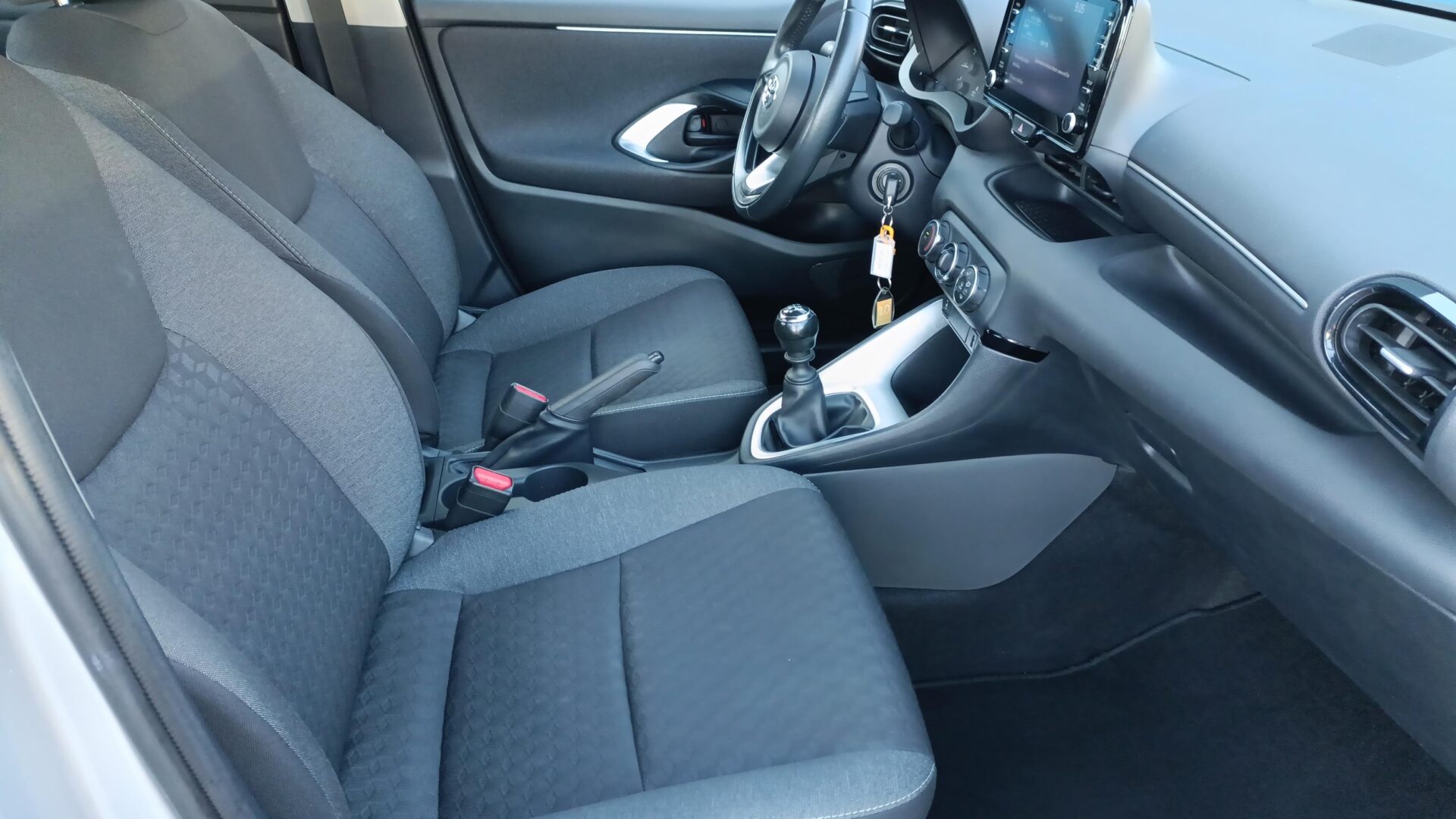 Toyota Yaris - zdjęcie 11