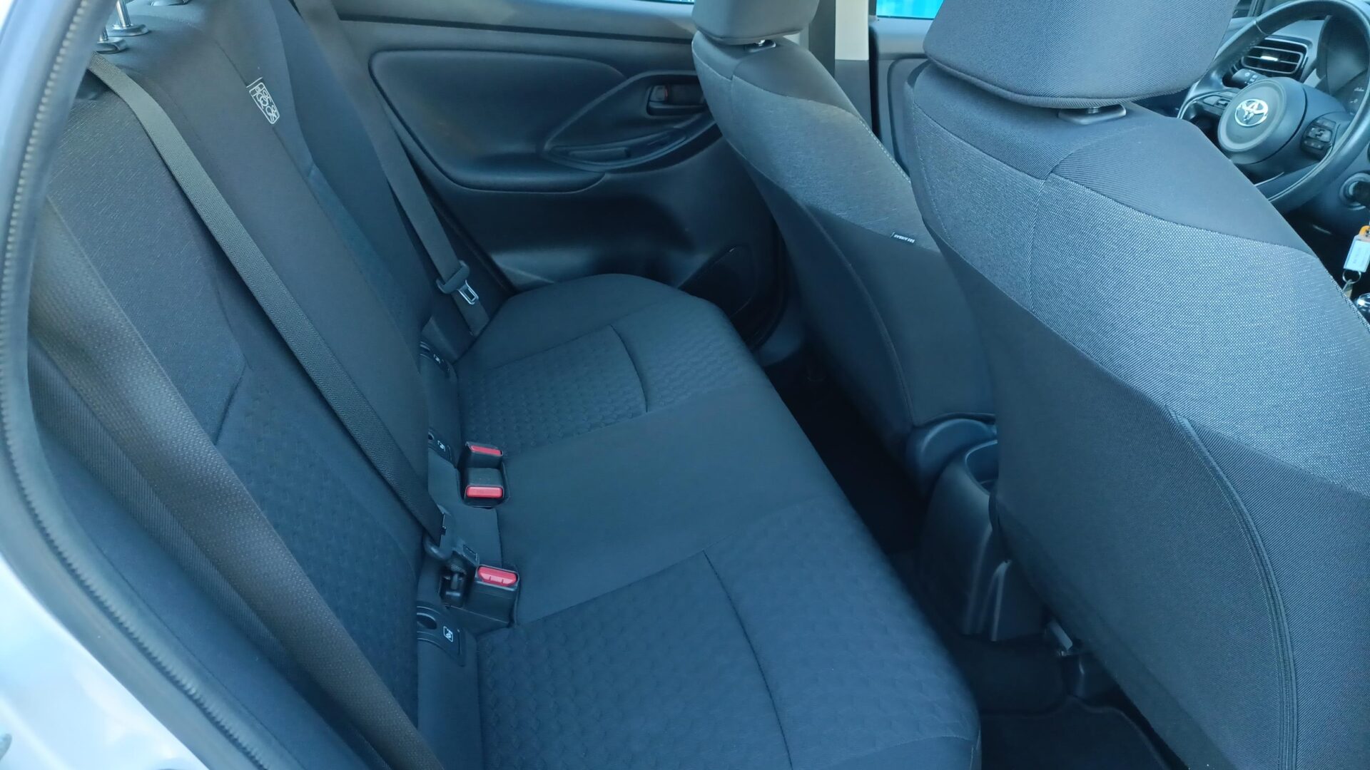 Toyota Yaris - zdjęcie 12