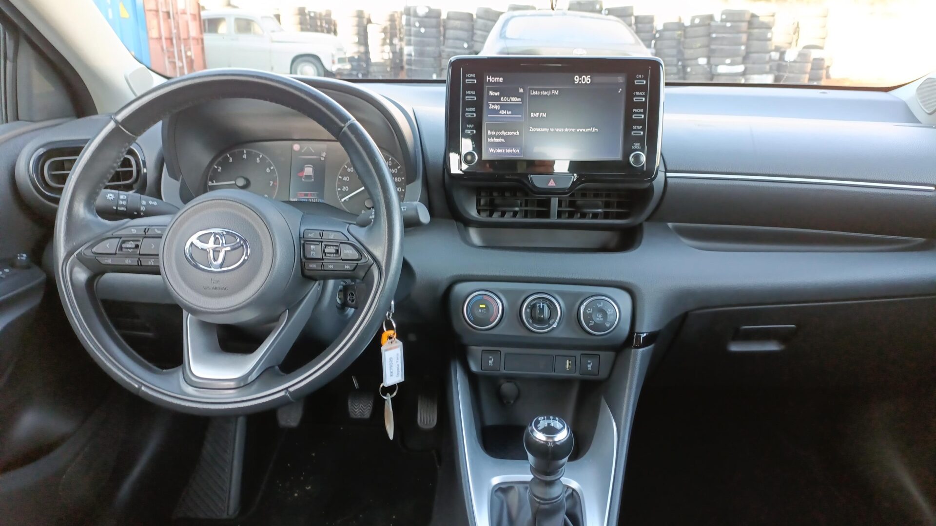 Toyota Yaris - zdjęcie 13