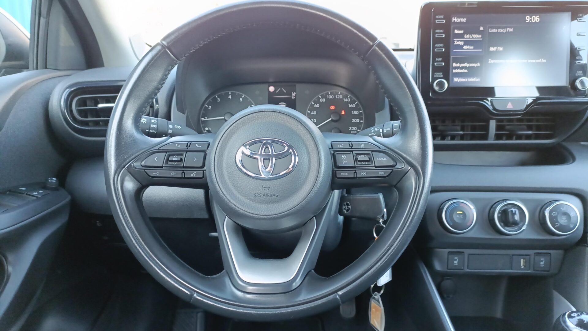 Toyota Yaris - zdjęcie 14