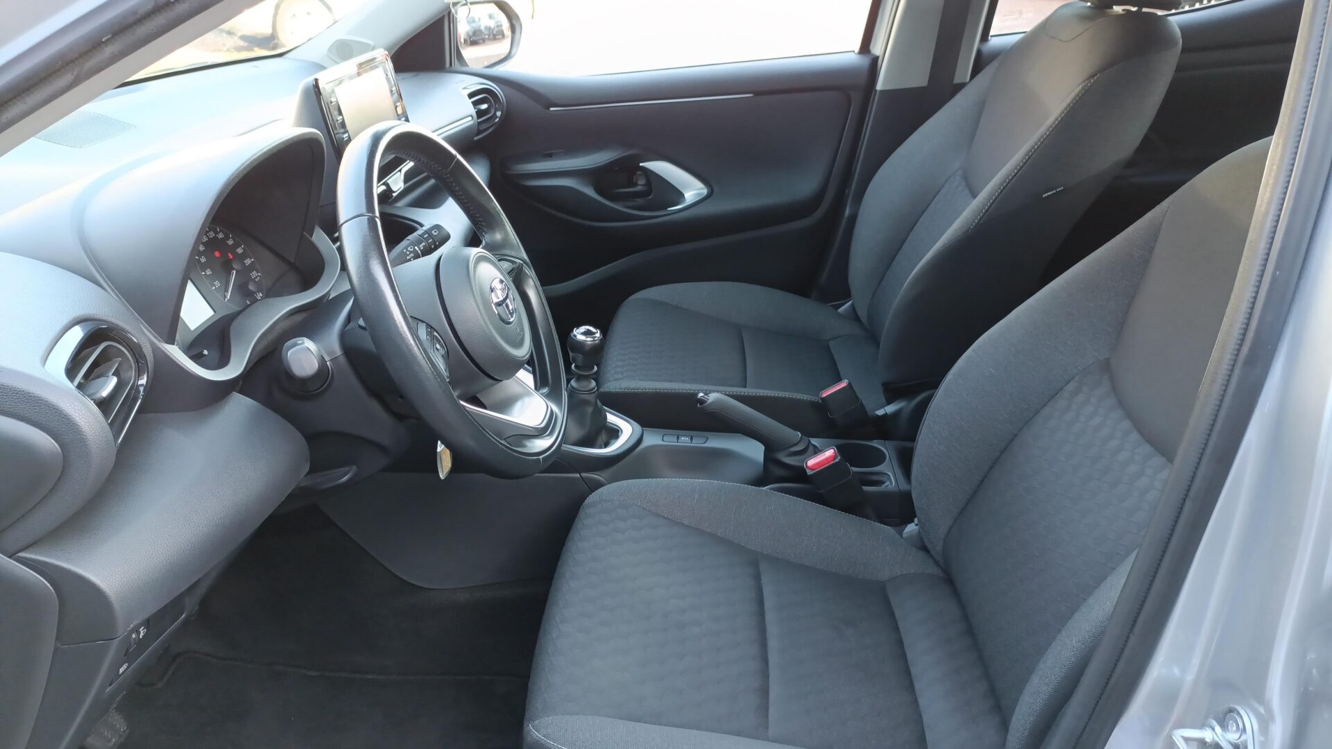 Toyota Yaris - zdjęcie 9