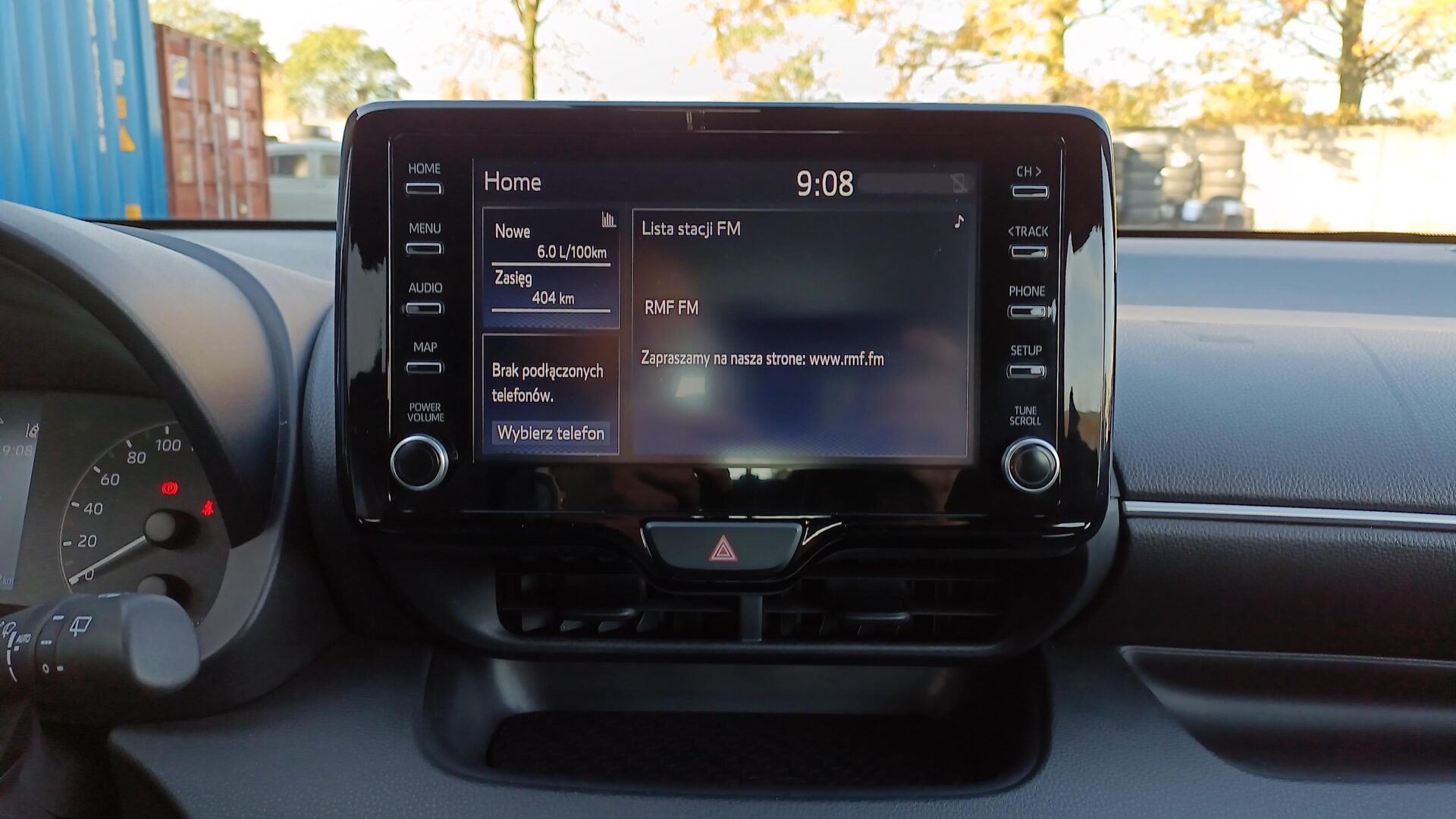 Toyota Yaris - zdjęcie 17