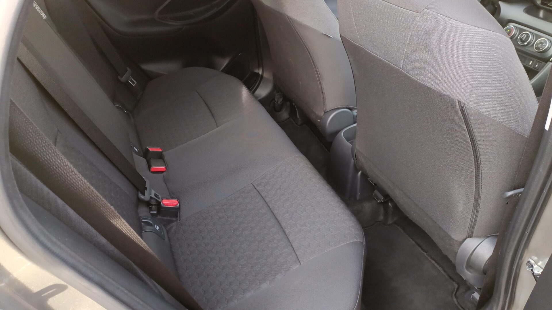 Toyota Yaris - zdjęcie 11