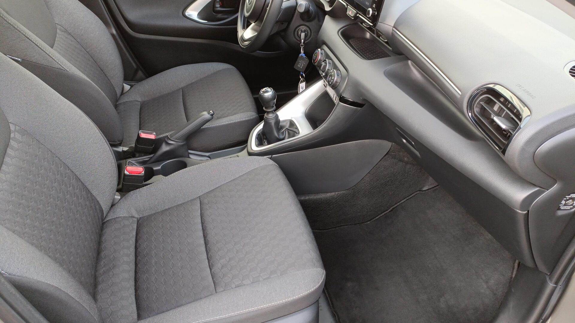 Toyota Yaris - zdjęcie 12