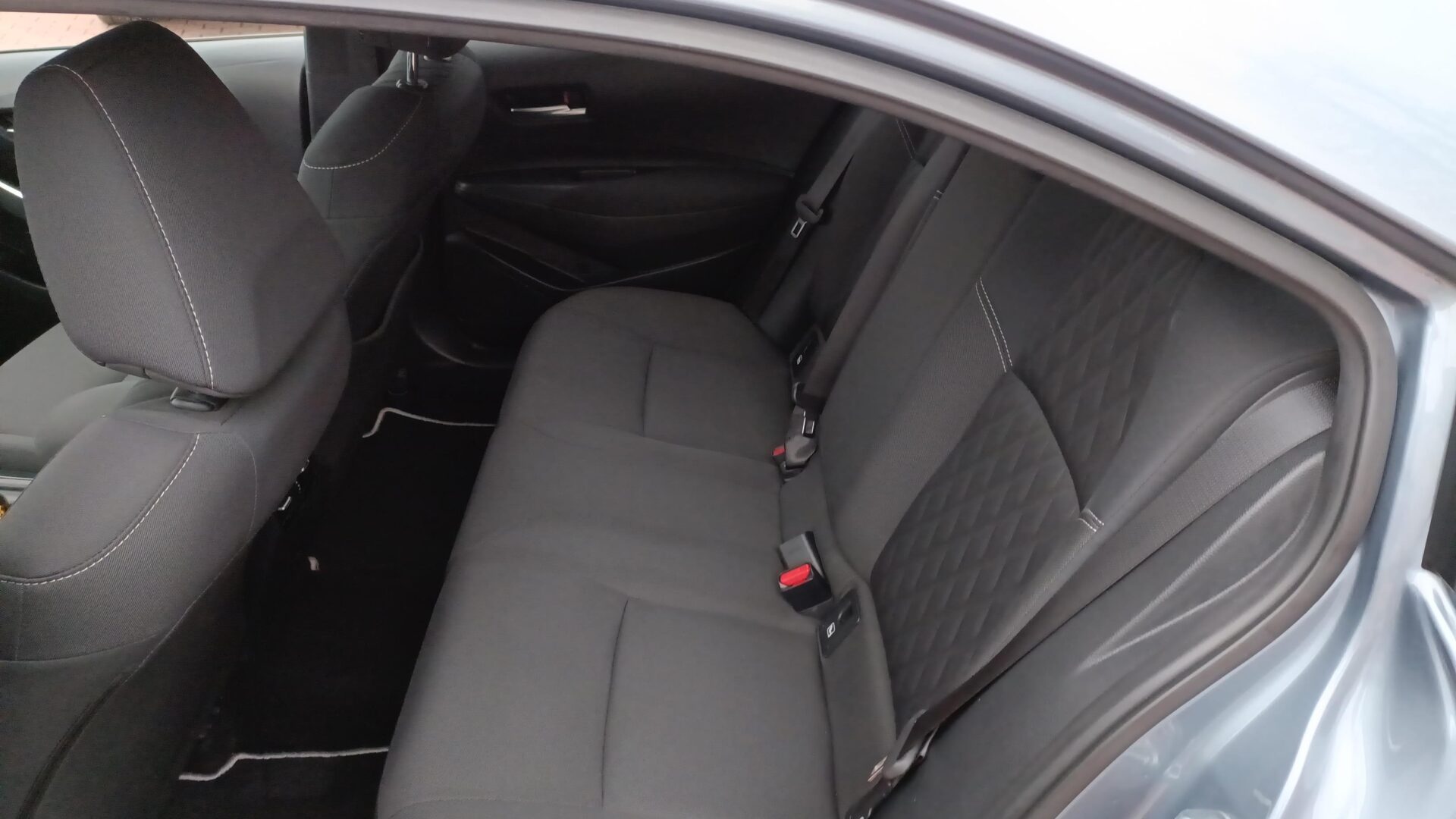 Toyota Corolla - zdjęcie 9