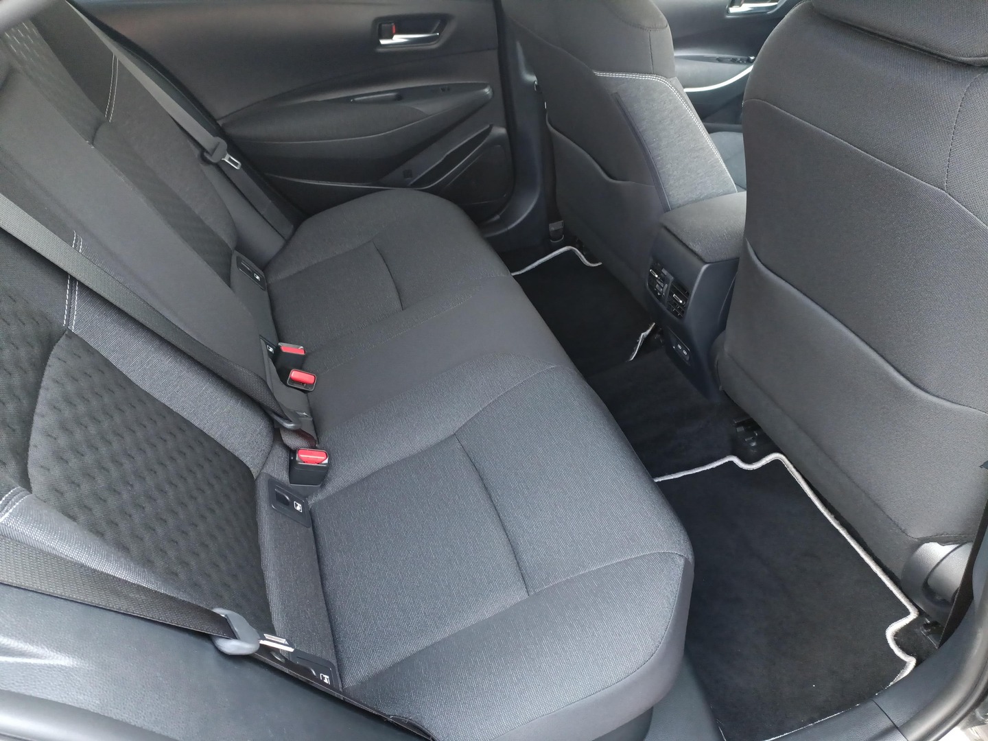 Toyota Corolla - zdjęcie 11