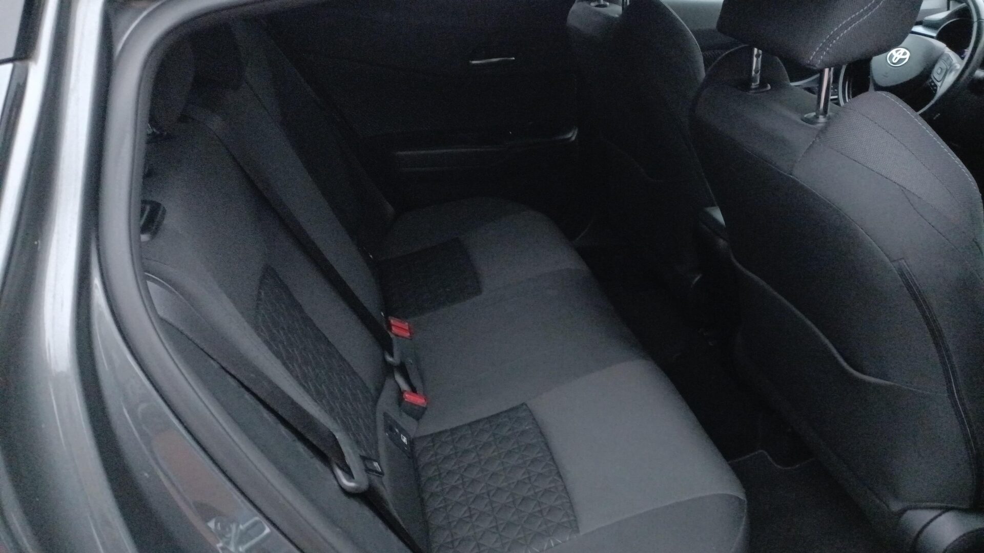 Toyota C-HR - zdjęcie 12