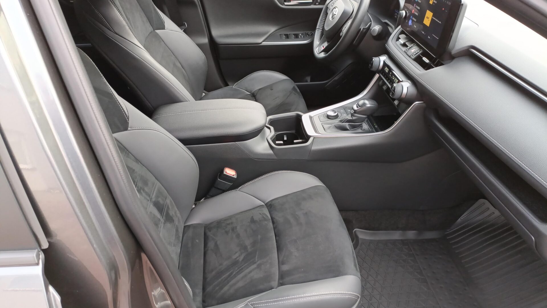 Toyota RAV4 - zdjęcie 9