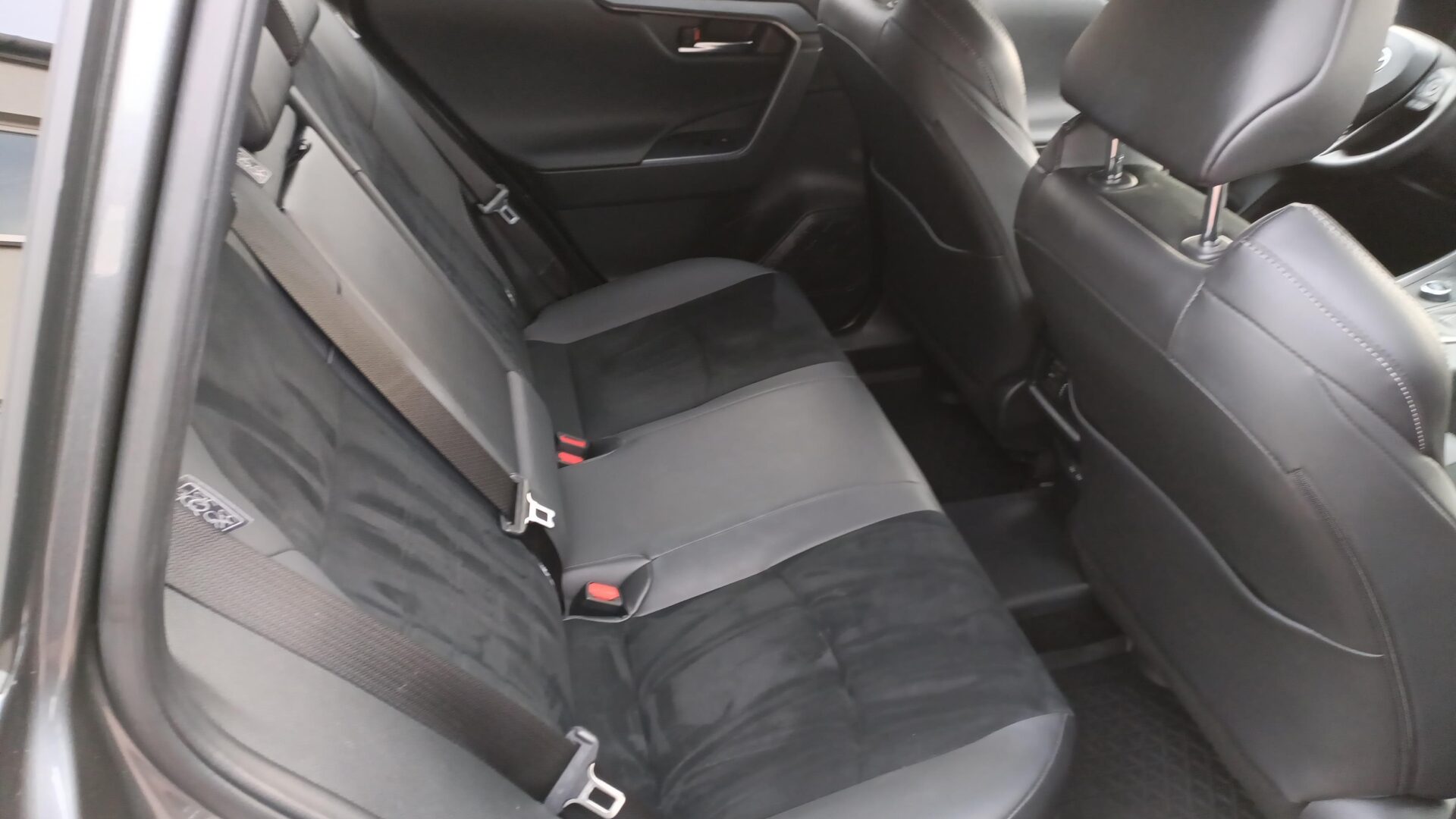 Toyota RAV4 - zdjęcie 10