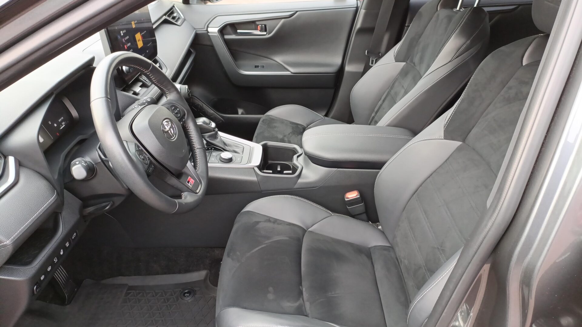 Toyota RAV4 - zdjęcie 15