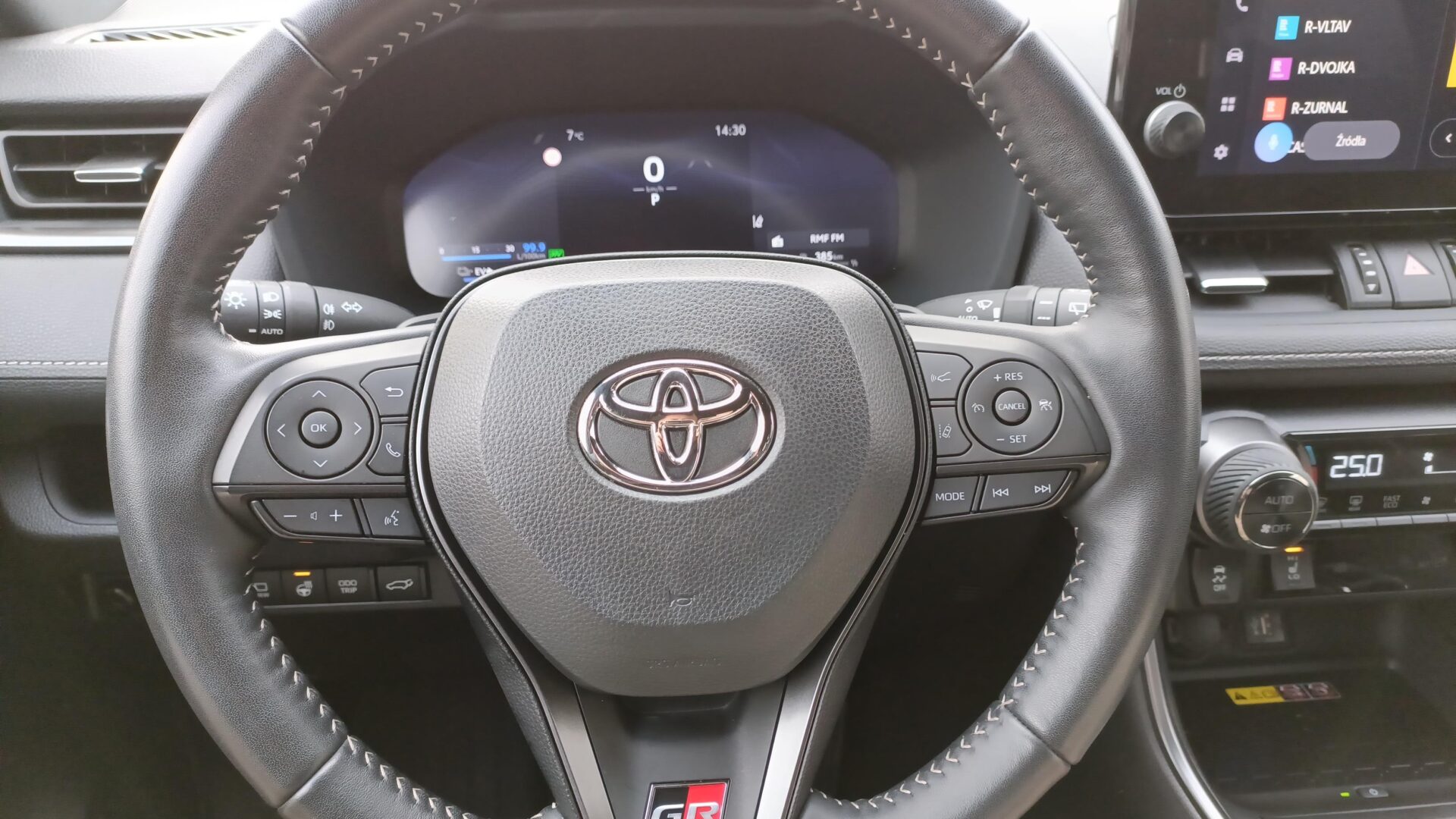 Toyota RAV4 - zdjęcie 16