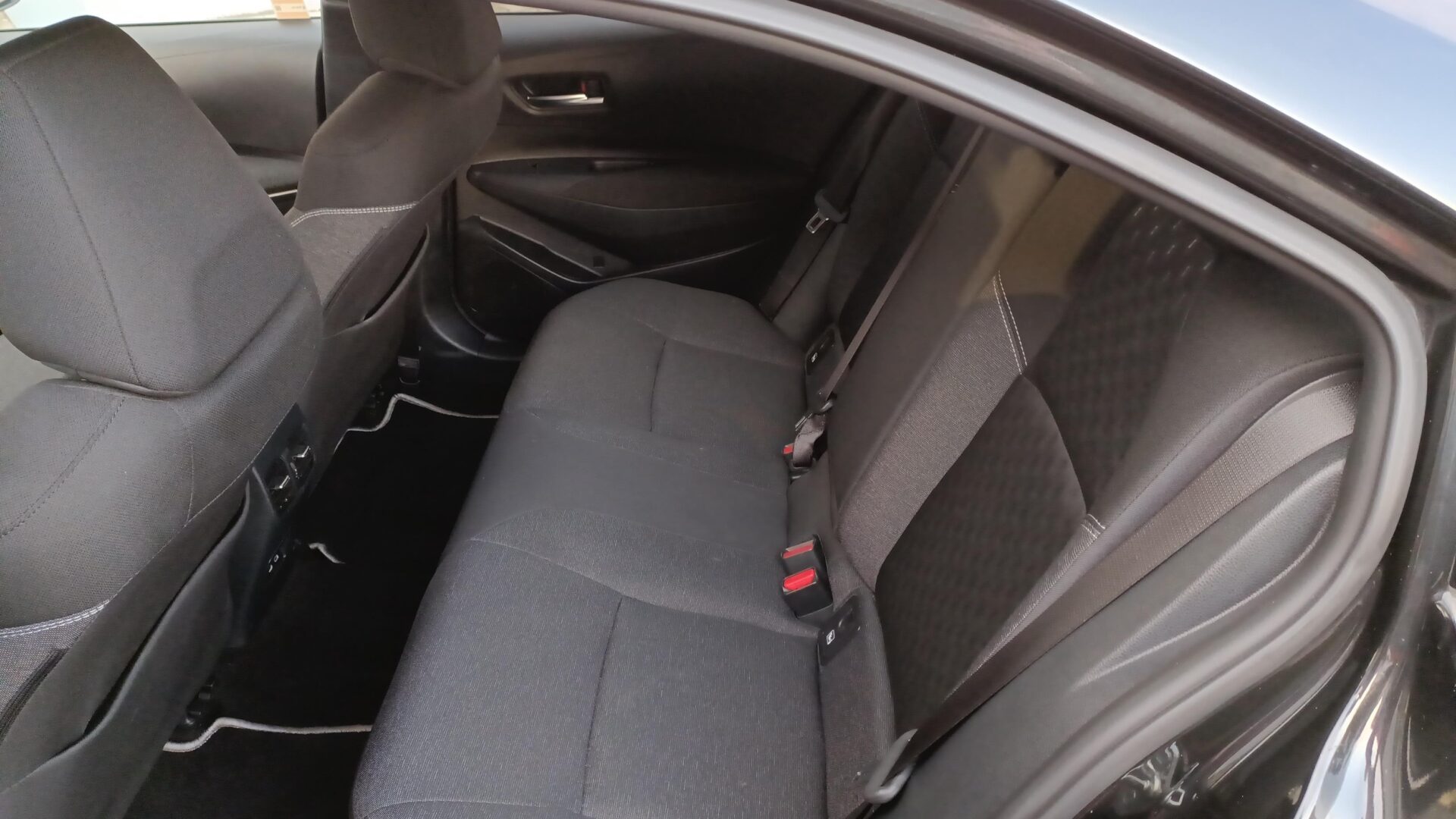 Toyota Corolla - zdjęcie 14