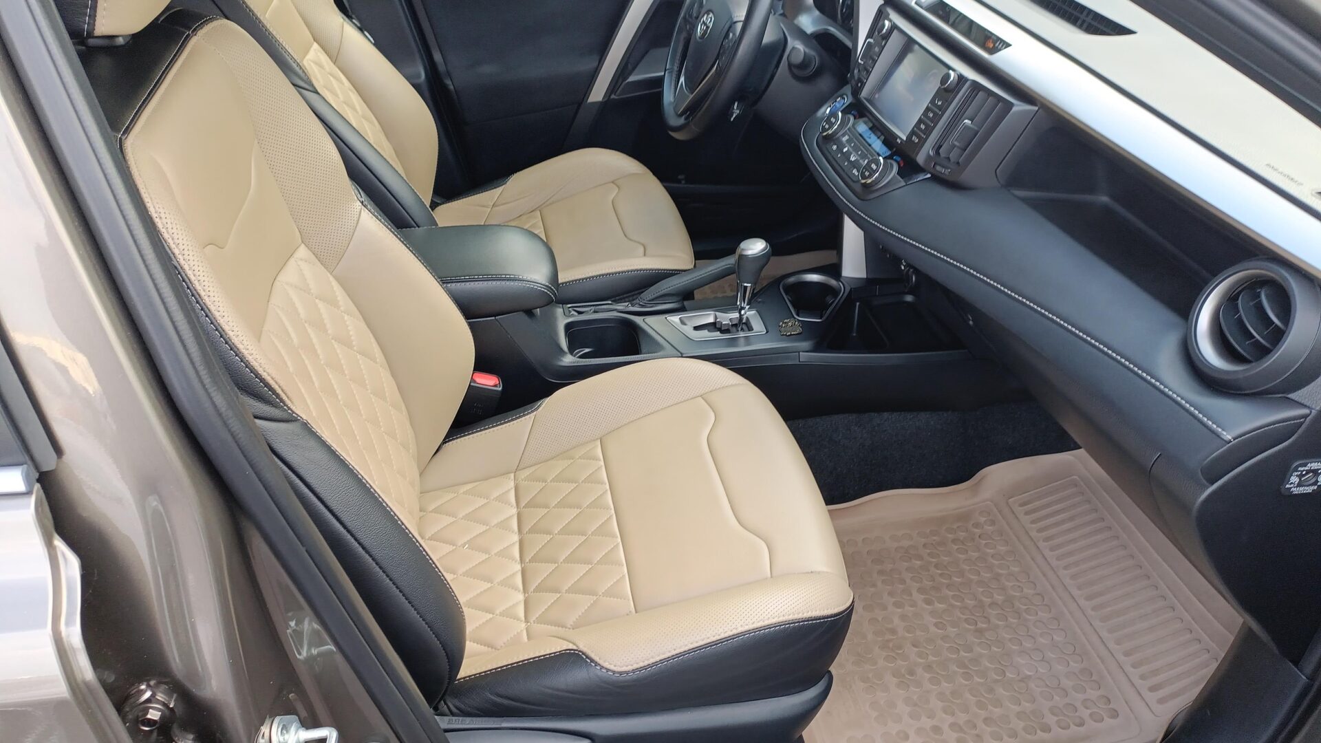 Toyota RAV4 - zdjęcie 9