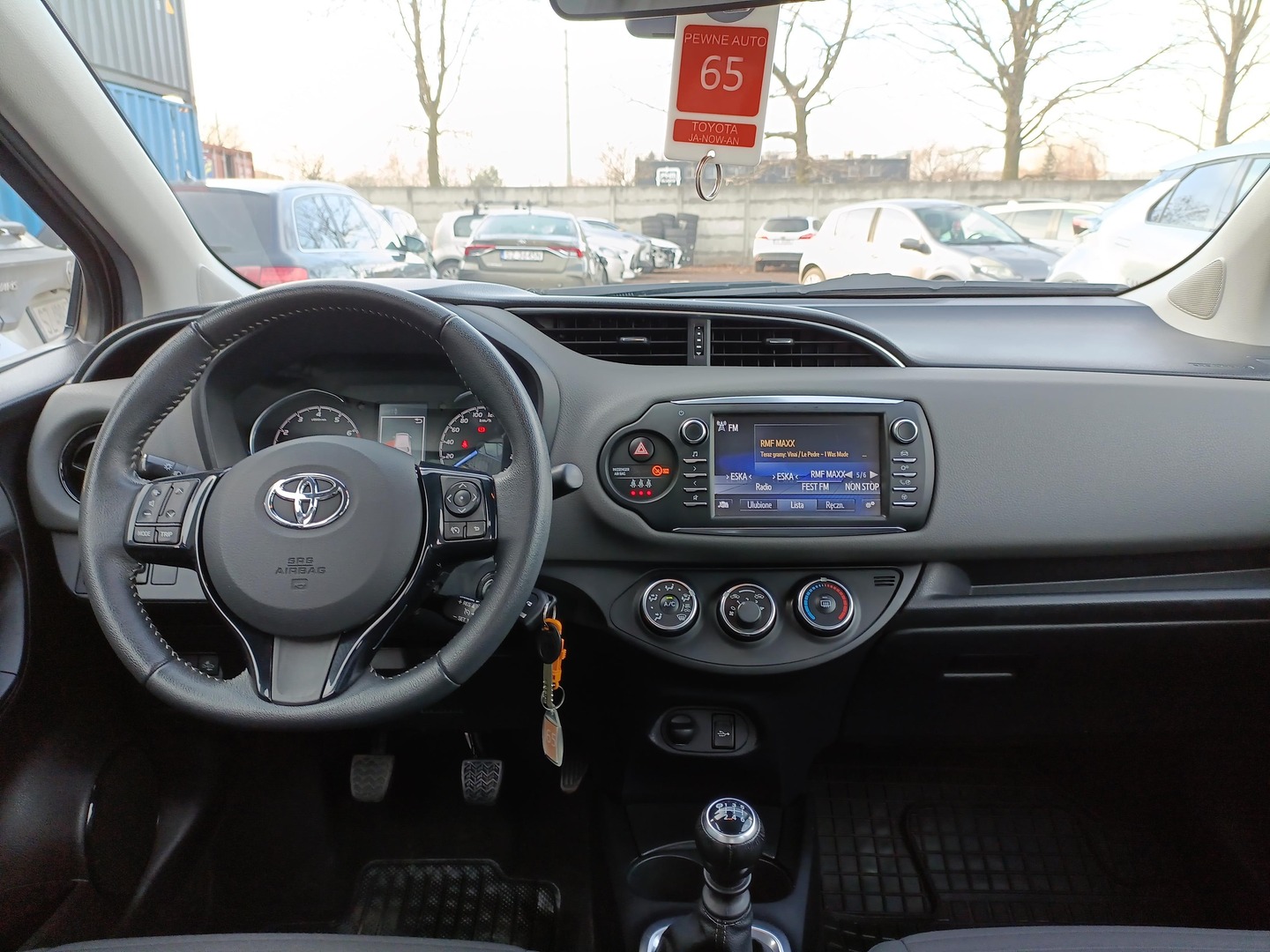 Toyota Yaris - zdjęcie 13
