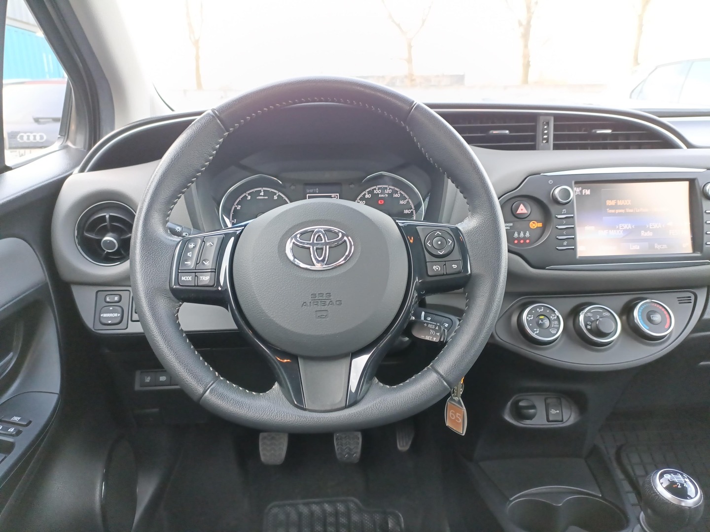 Toyota Yaris - zdjęcie 14