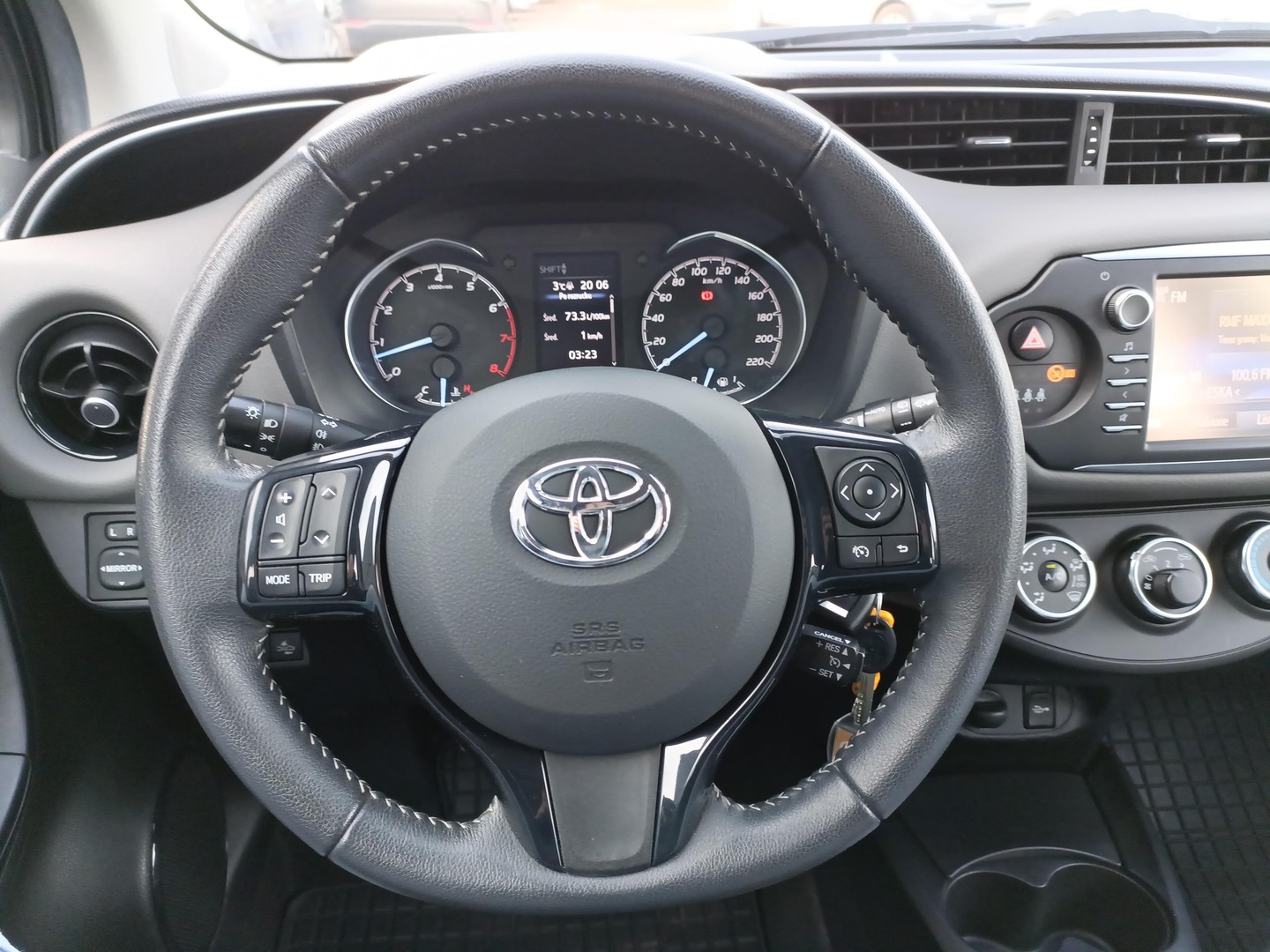 Toyota Yaris - zdjęcie 15
