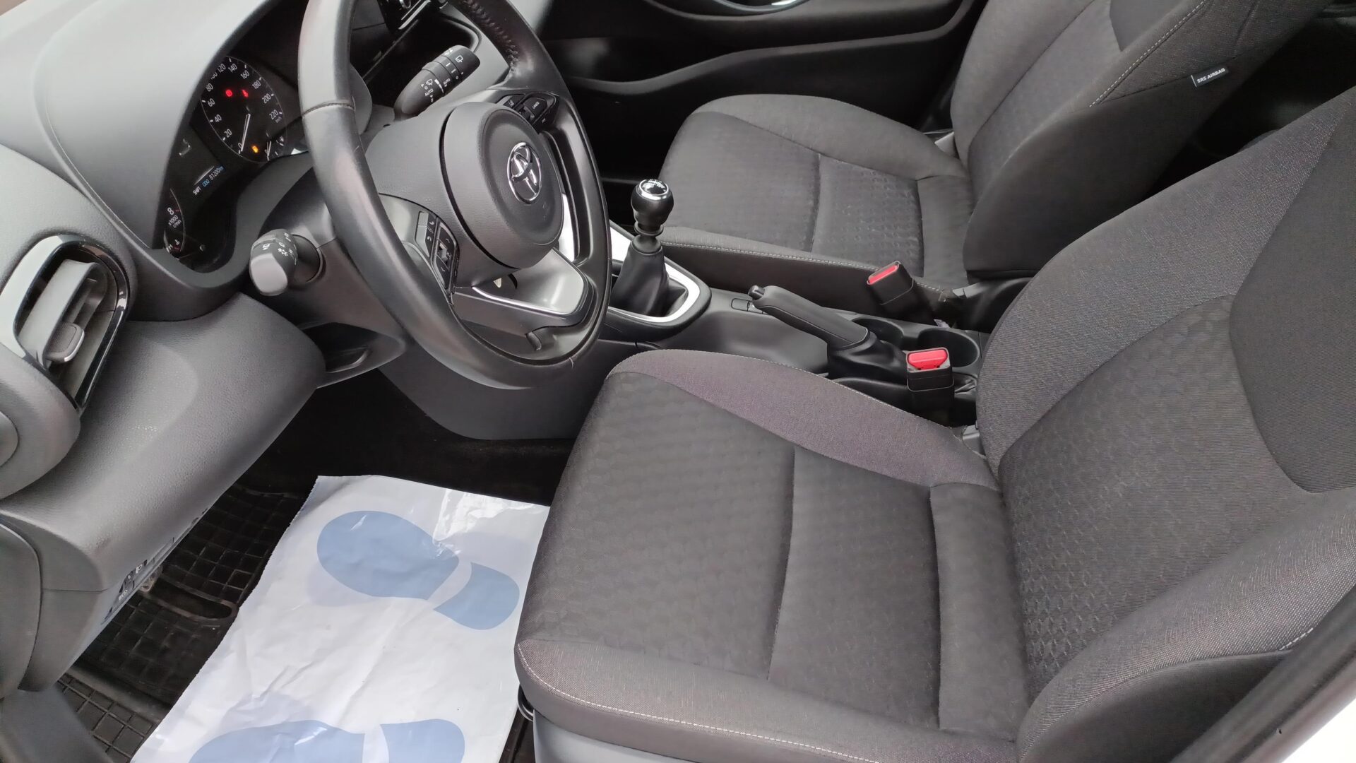 Toyota Yaris - zdjęcie 9