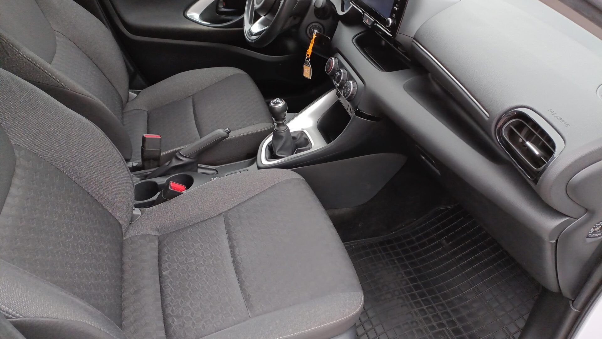 Toyota Yaris - zdjęcie 12