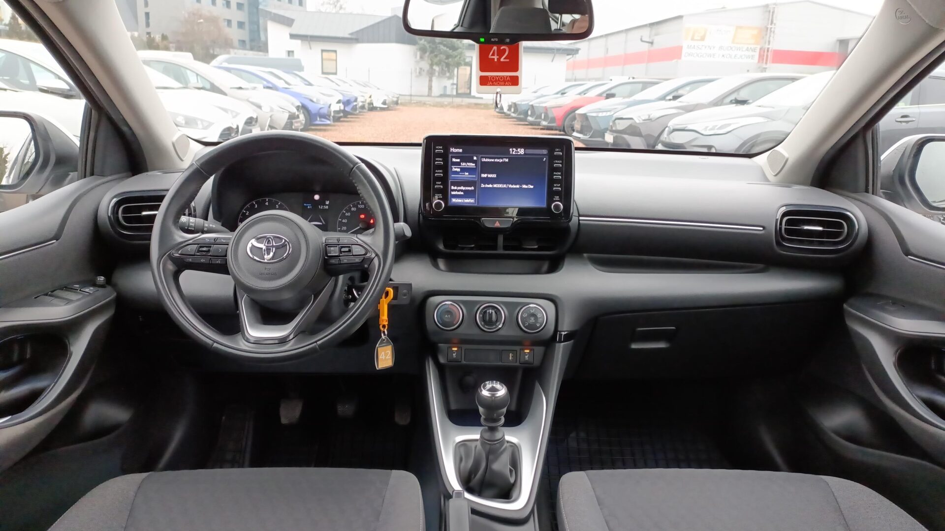 Toyota Yaris - zdjęcie 13