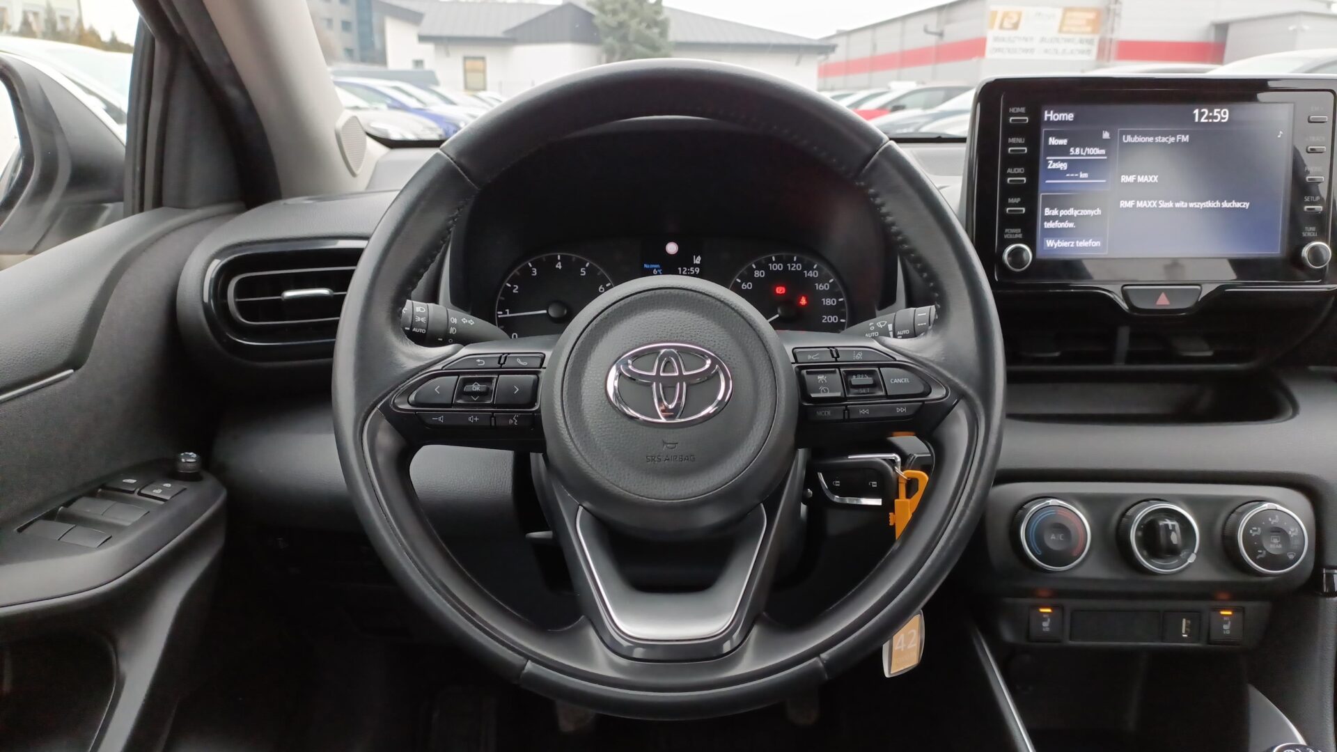 Toyota Yaris - zdjęcie 15