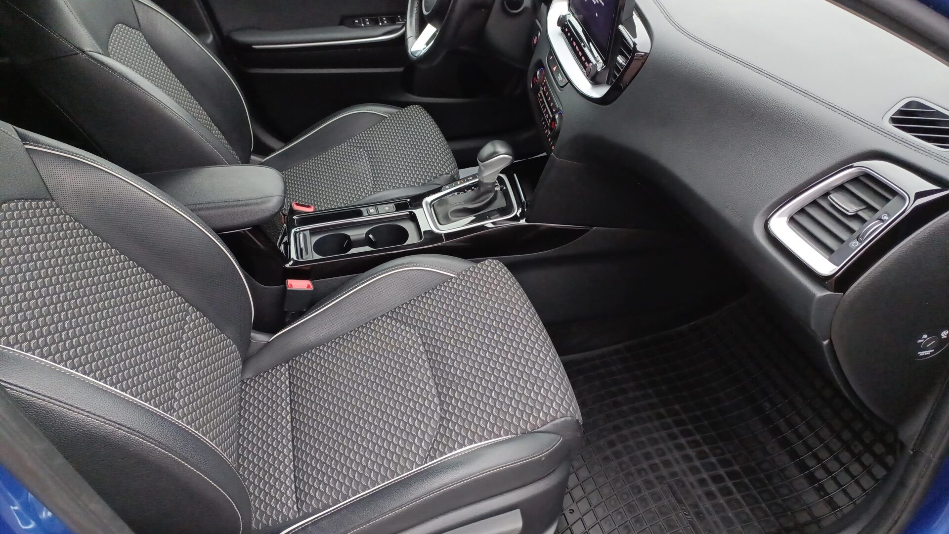 Kia XCeed - zdjęcie 12