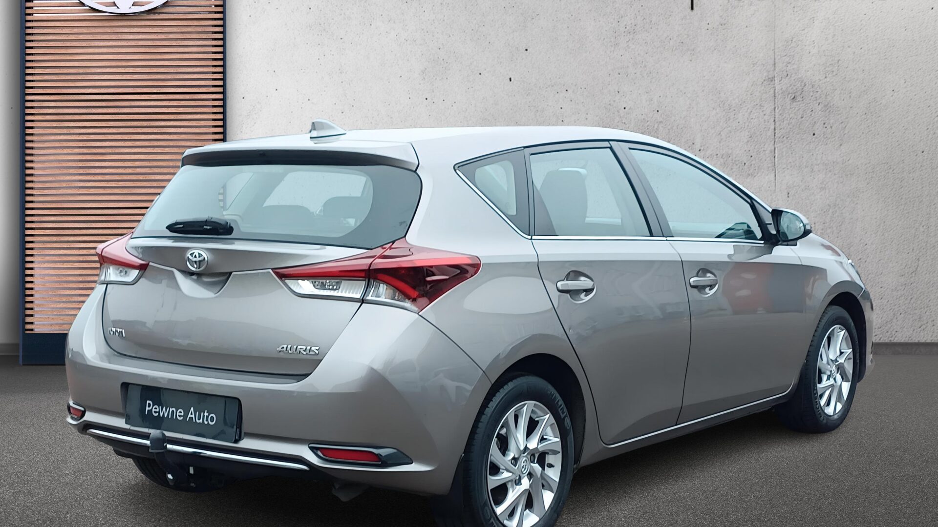 Toyota Auris - zdjęcie 8