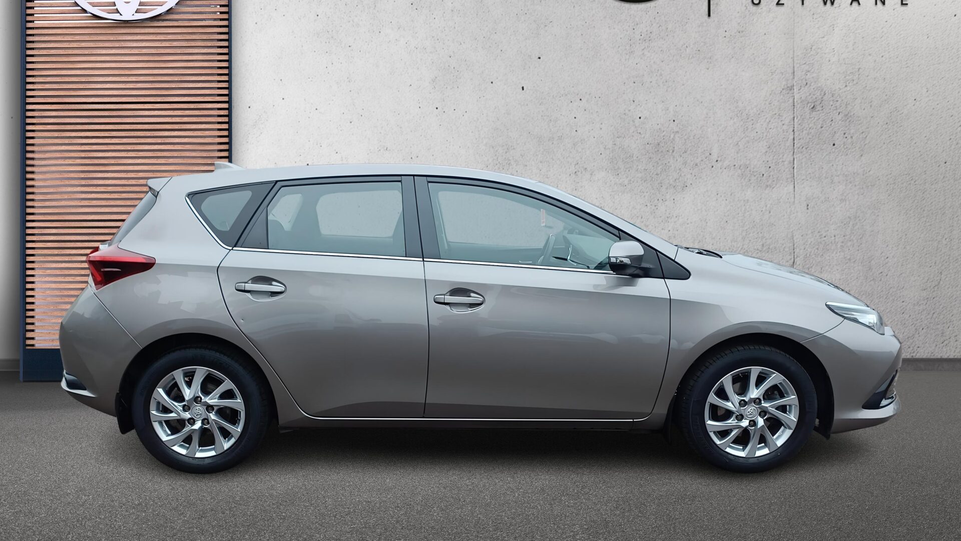 Toyota Auris - zdjęcie 4