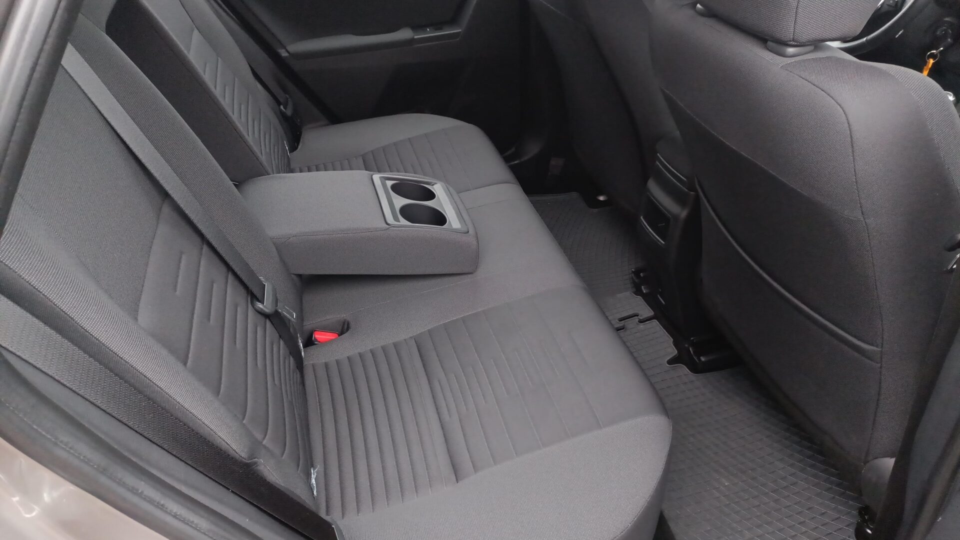 Toyota Auris - zdjęcie 12