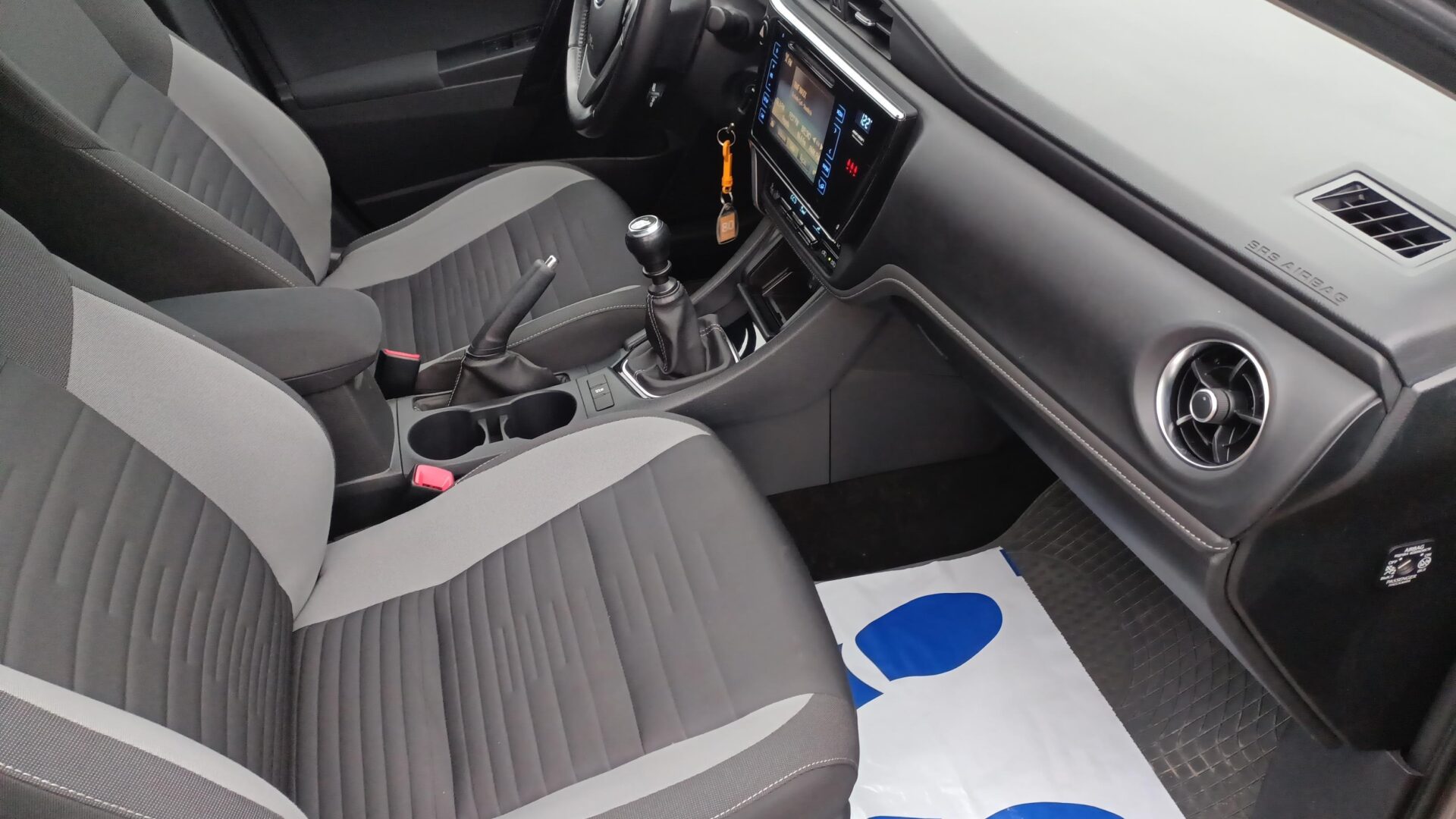 Toyota Auris - zdjęcie 13