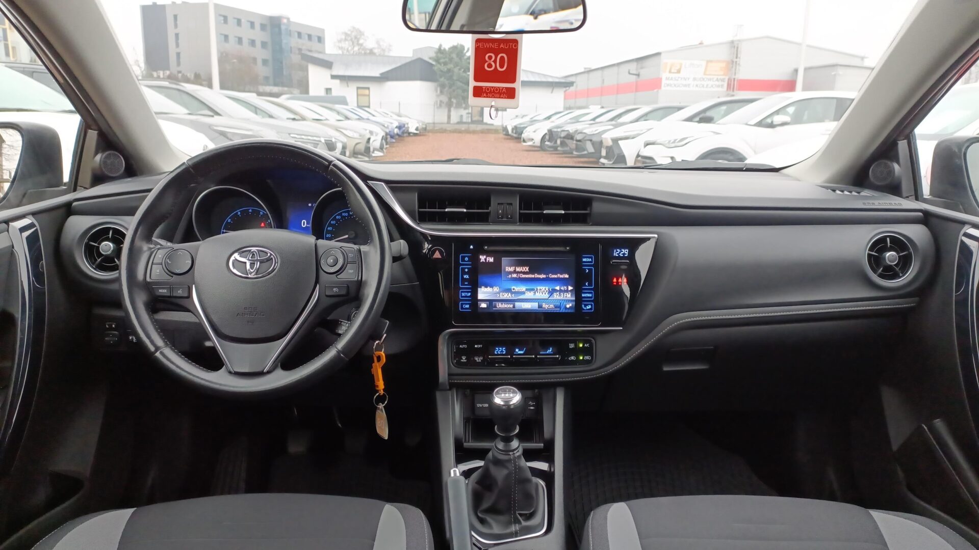 Toyota Auris - zdjęcie 9