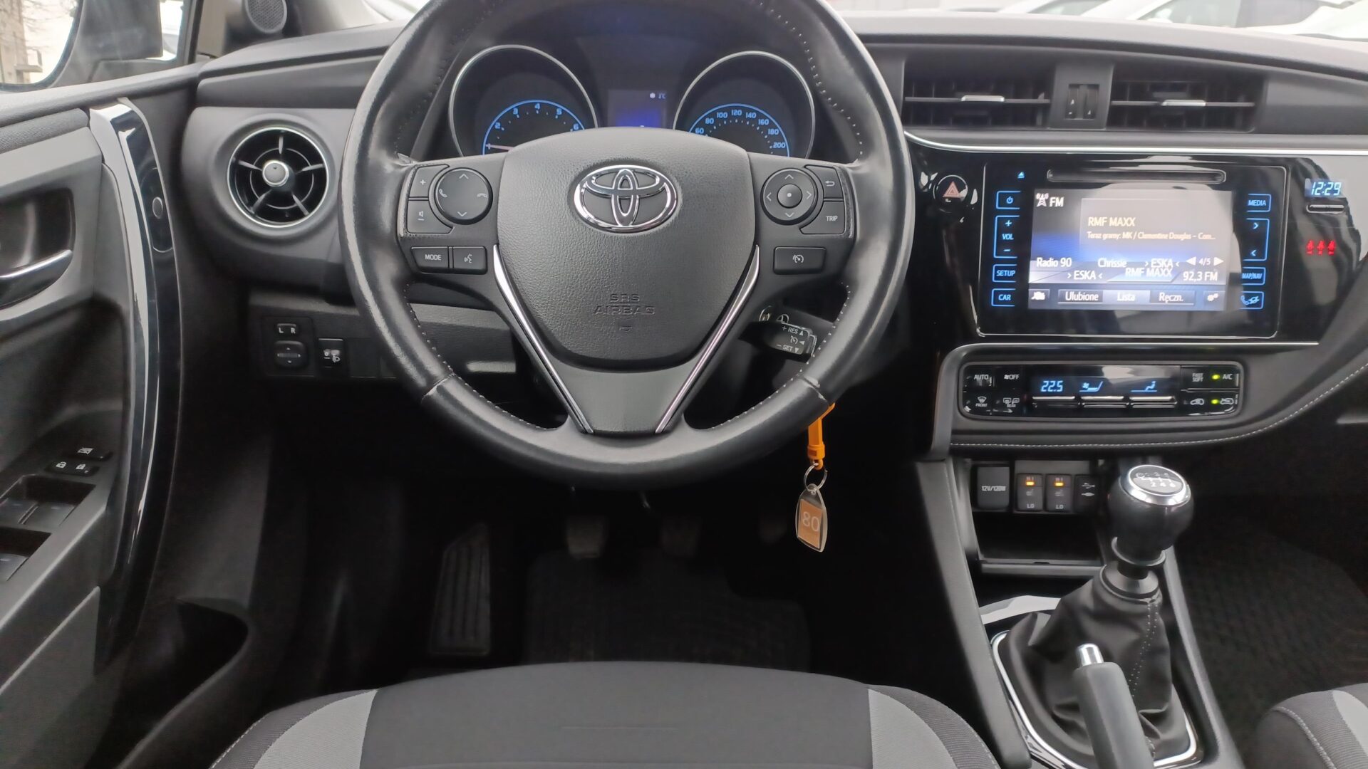 Toyota Auris - zdjęcie 14