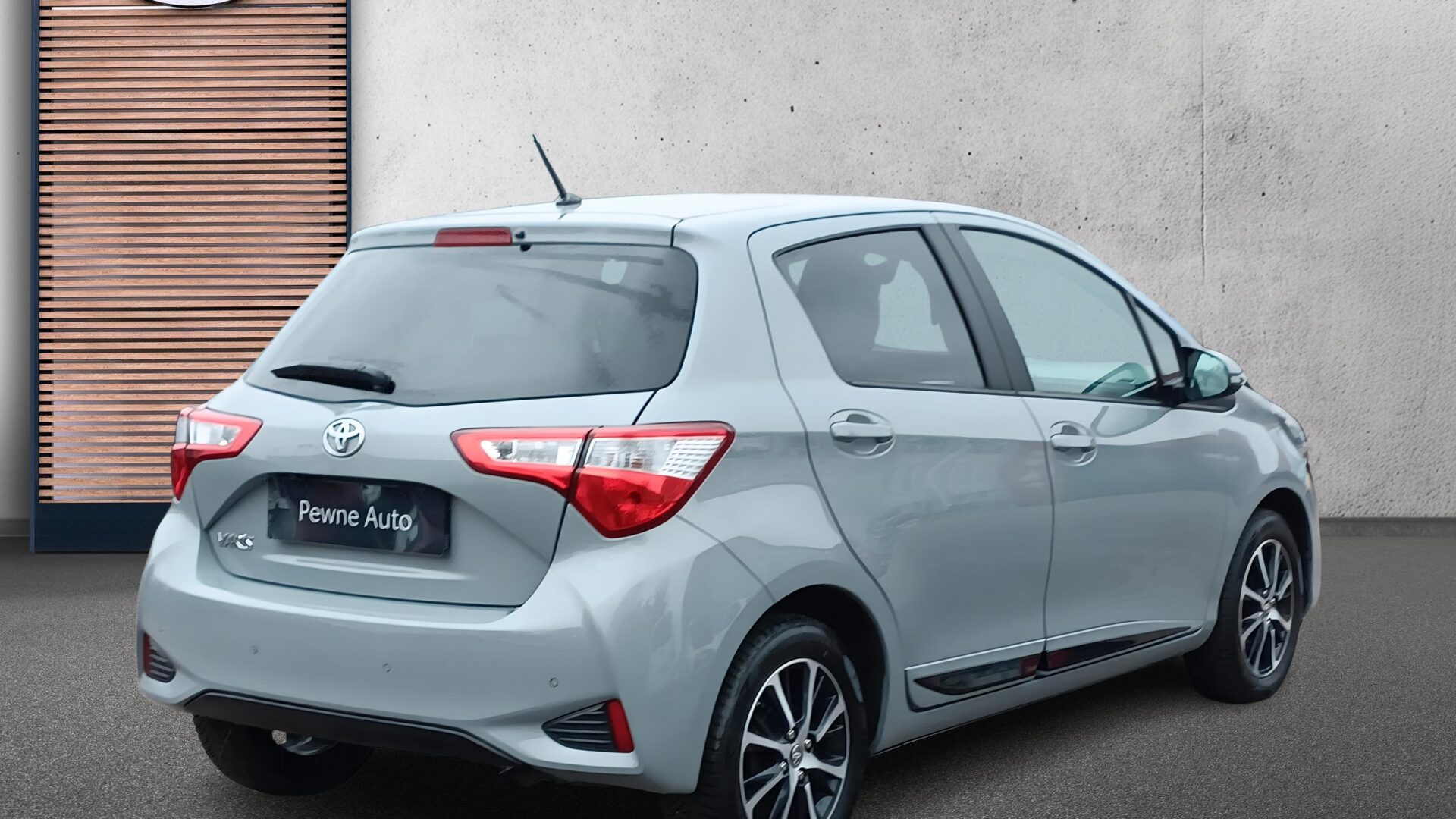 Toyota Yaris - zdjęcie 8