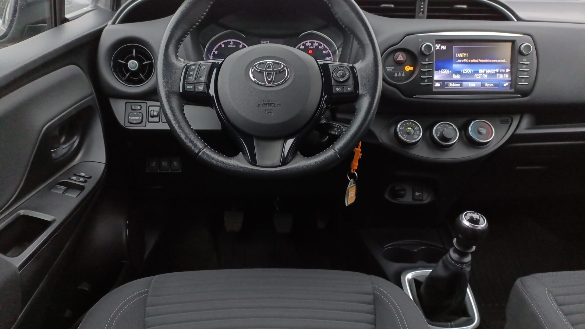 Toyota Yaris - zdjęcie 14