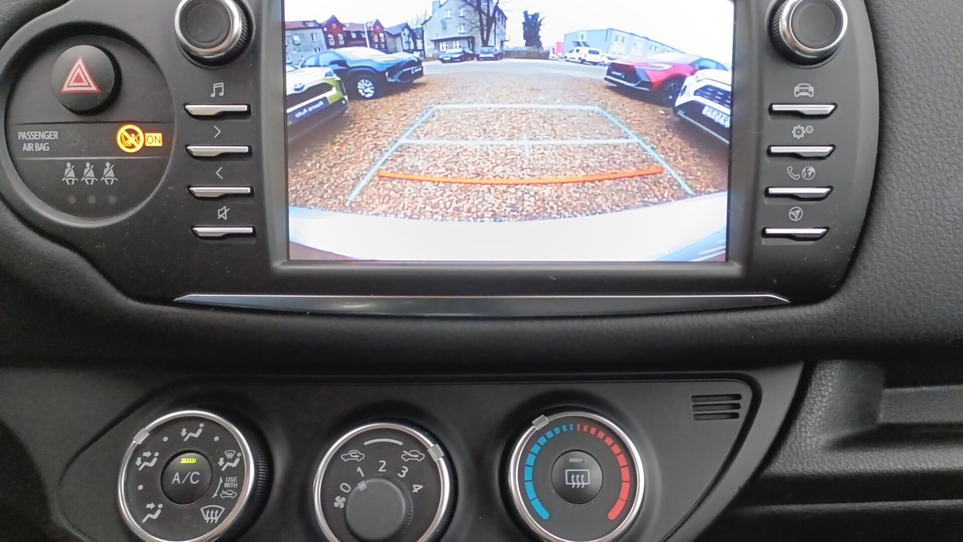 Toyota Yaris - zdjęcie 17