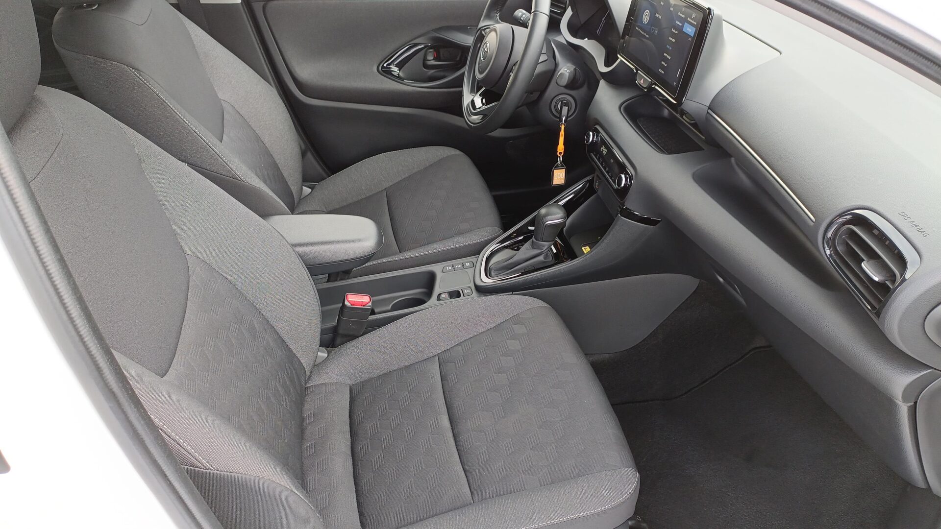 Toyota Yaris - zdjęcie 9