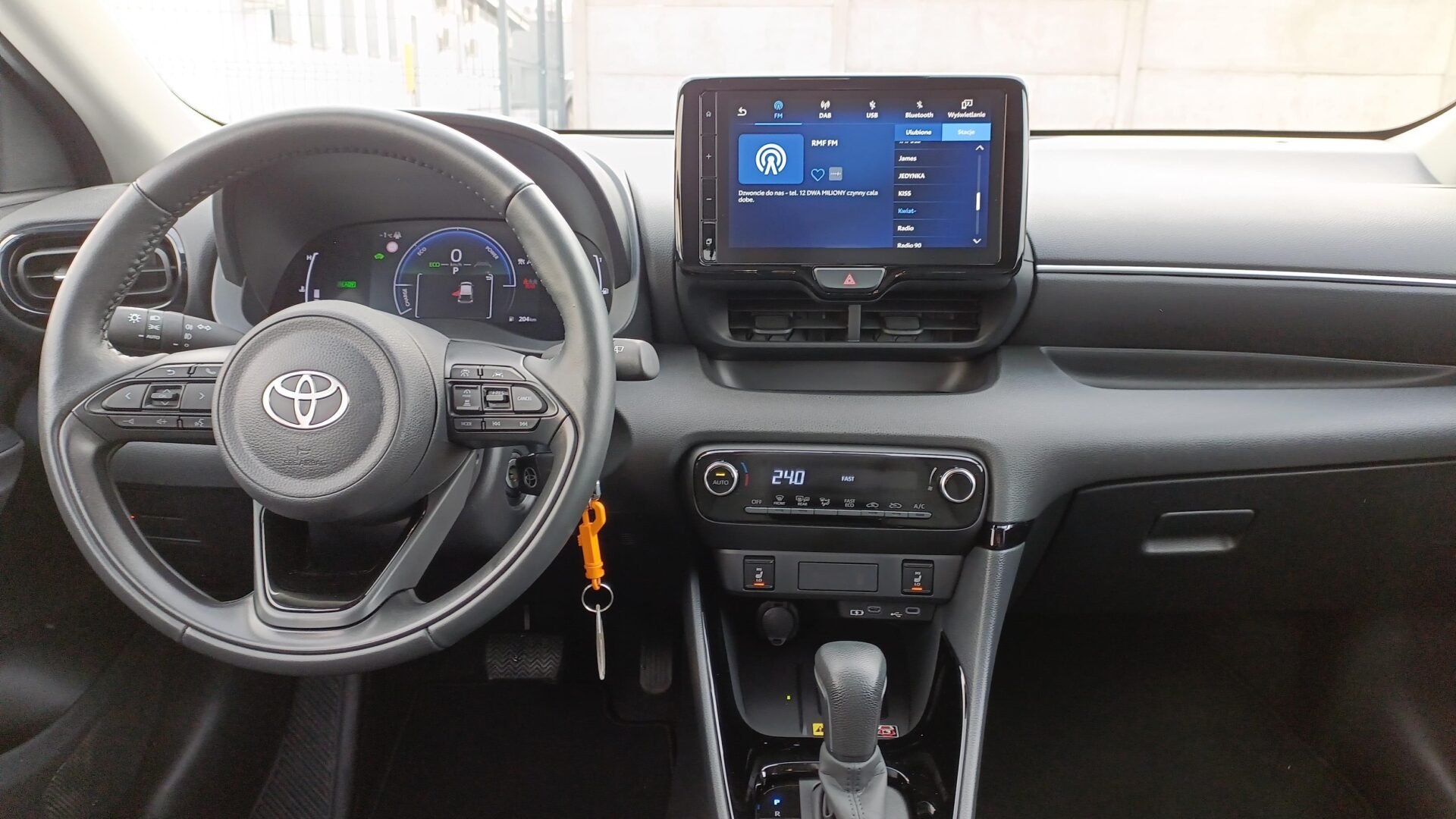 Toyota Yaris - zdjęcie 11