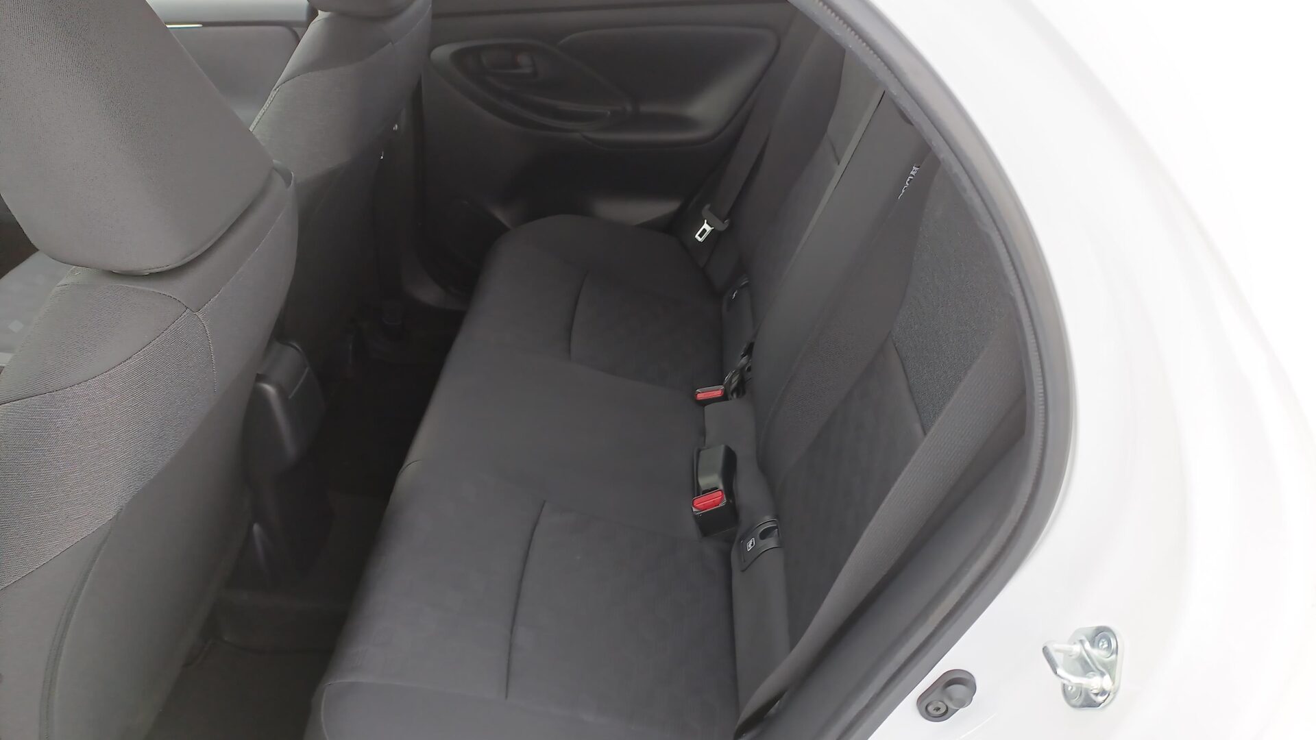 Toyota Yaris - zdjęcie 14