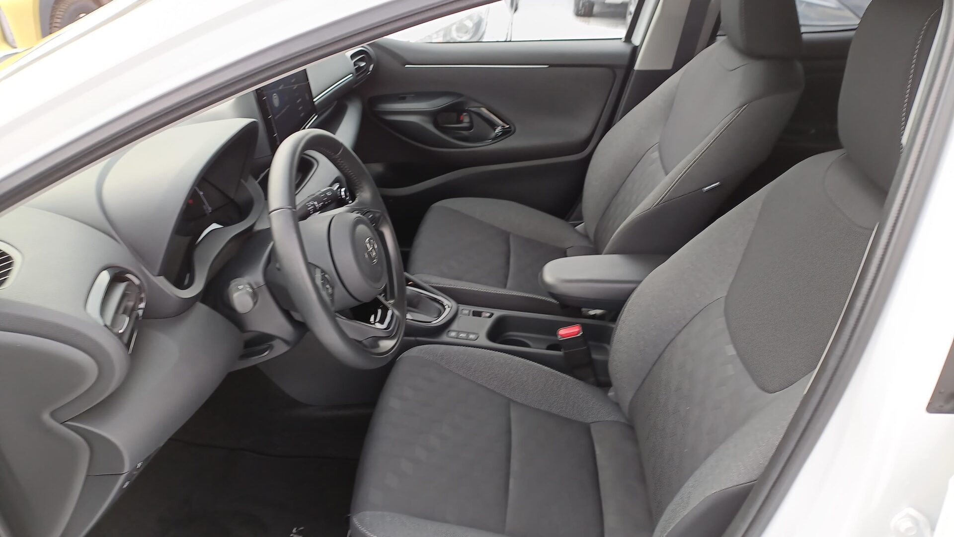 Toyota Yaris - zdjęcie 15