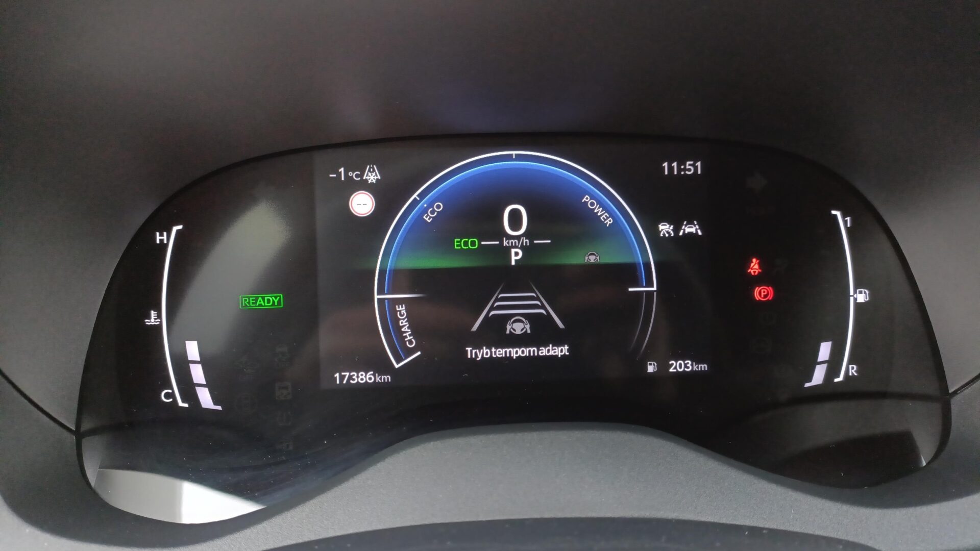 Toyota Yaris - zdjęcie 17