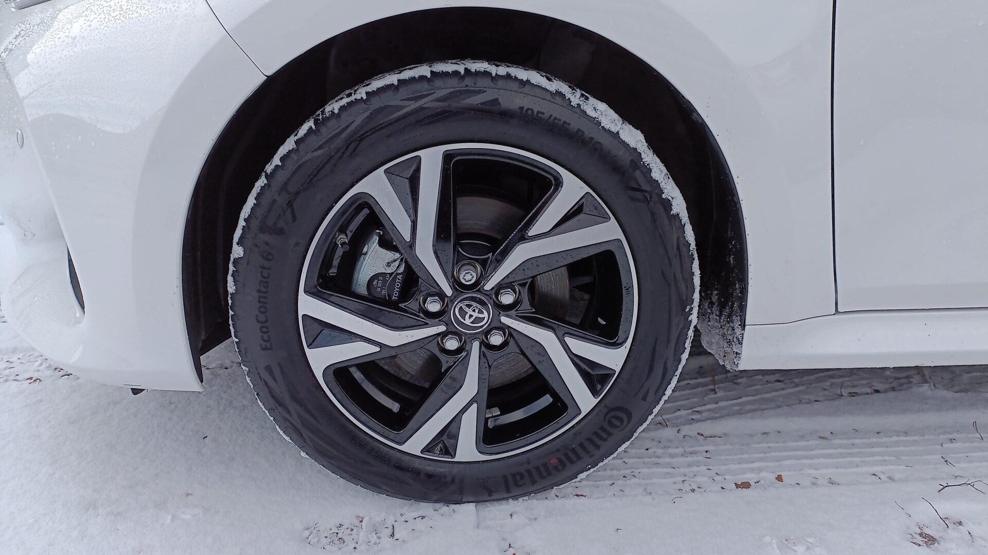 Toyota Yaris - zdjęcie 19