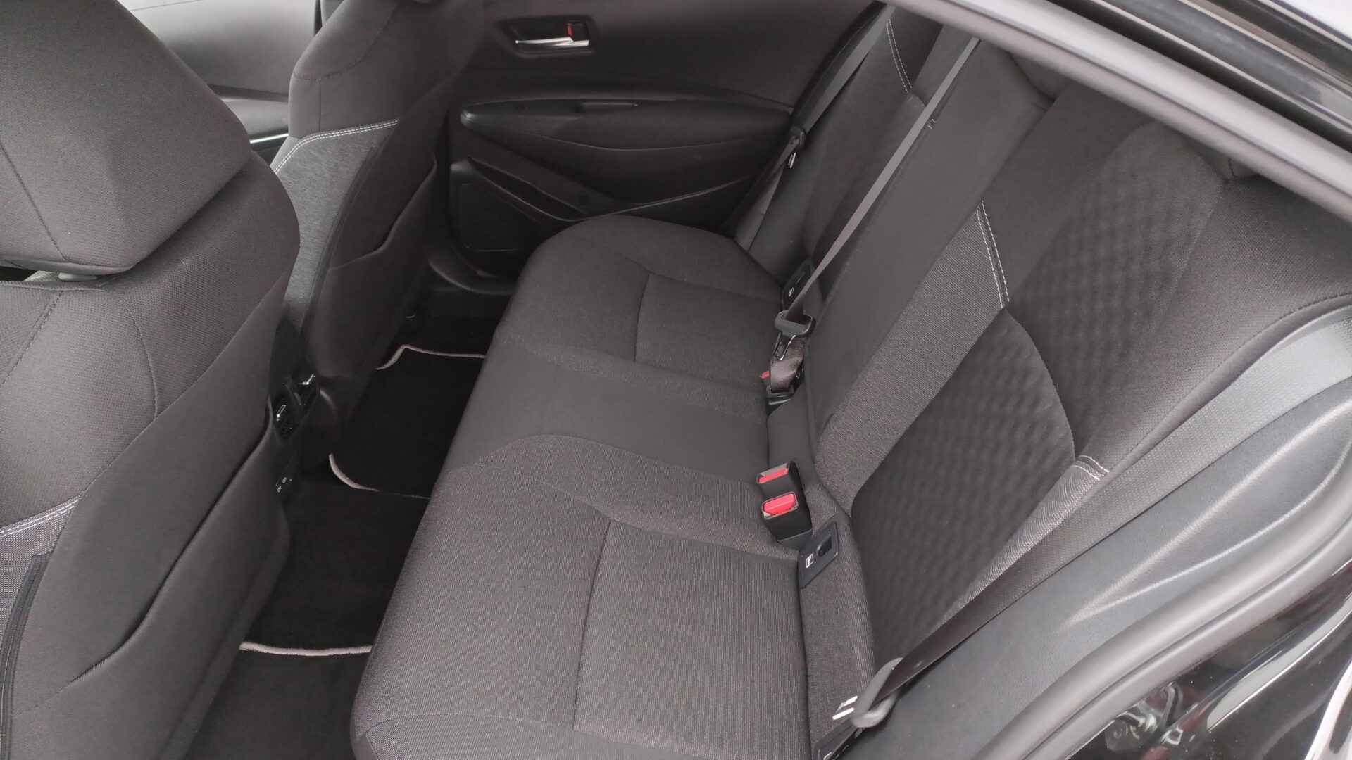 Toyota Corolla - zdjęcie 14